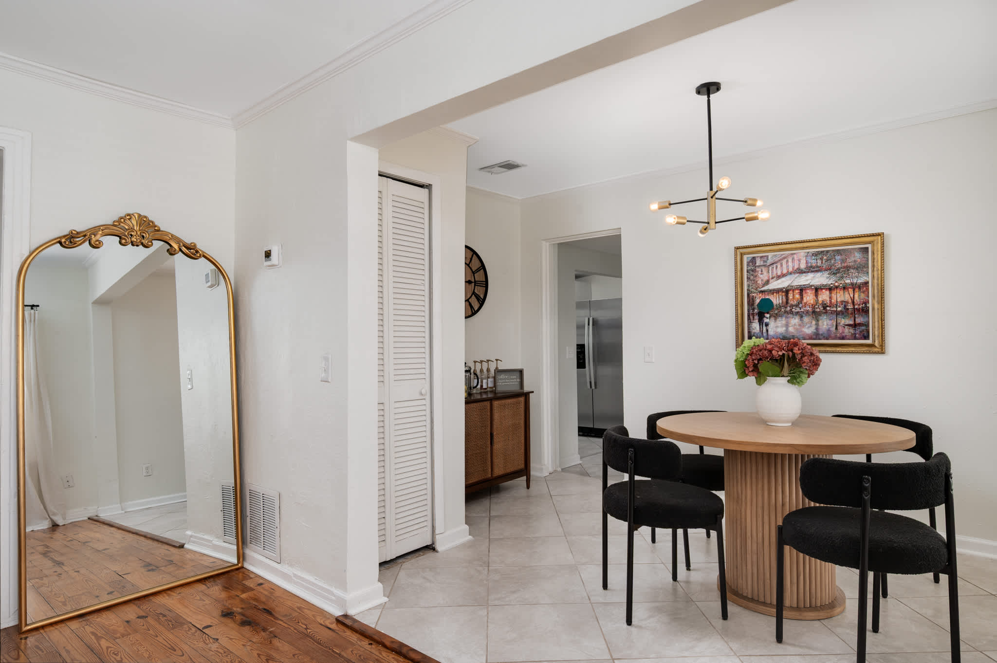 Cozy home w/full kitchen & workspace