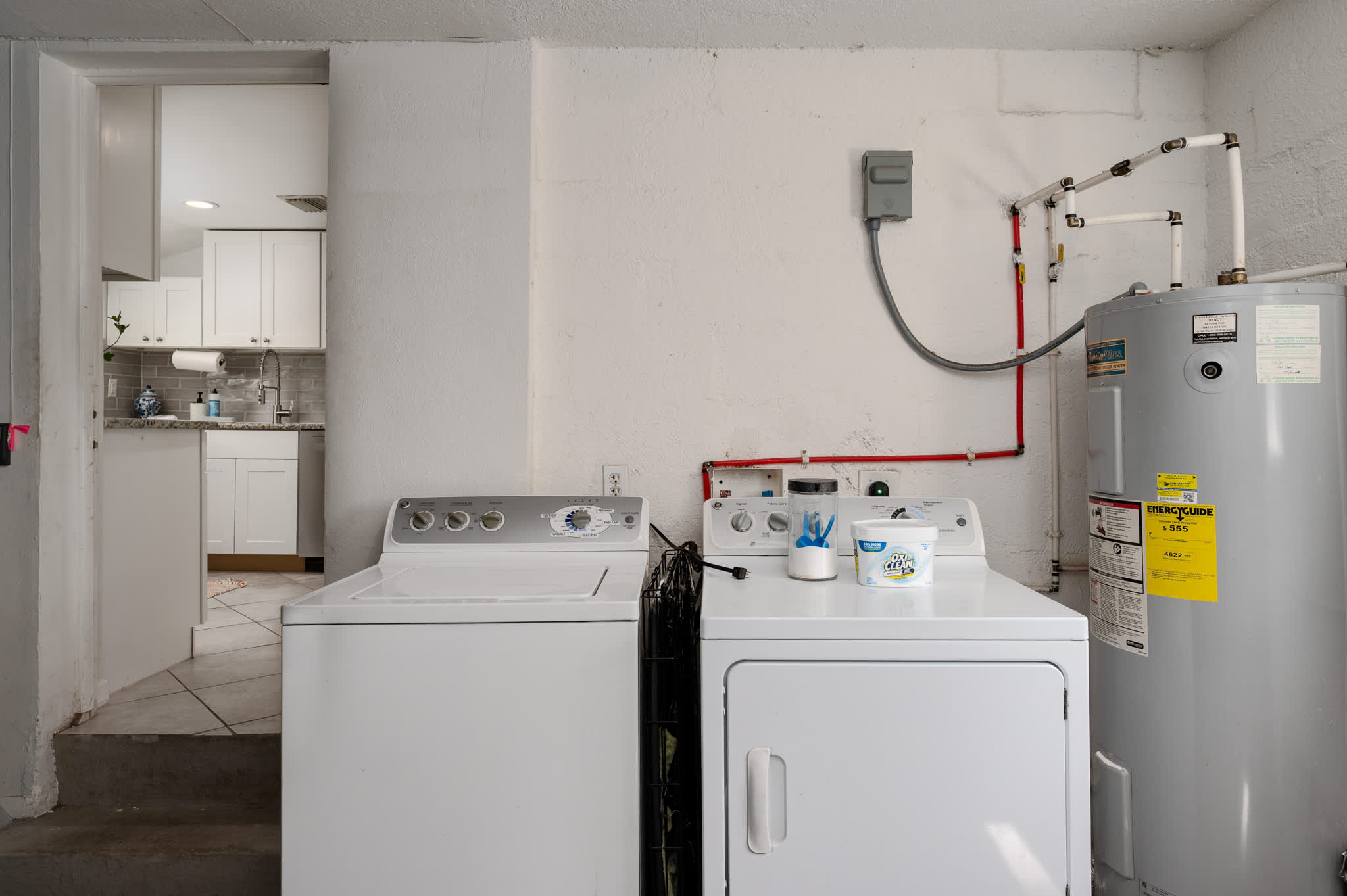 Cozy home w/full kitchen & workspace