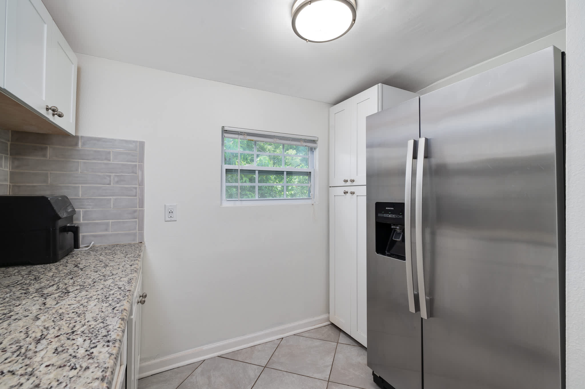 Cozy home w/full kitchen & workspace