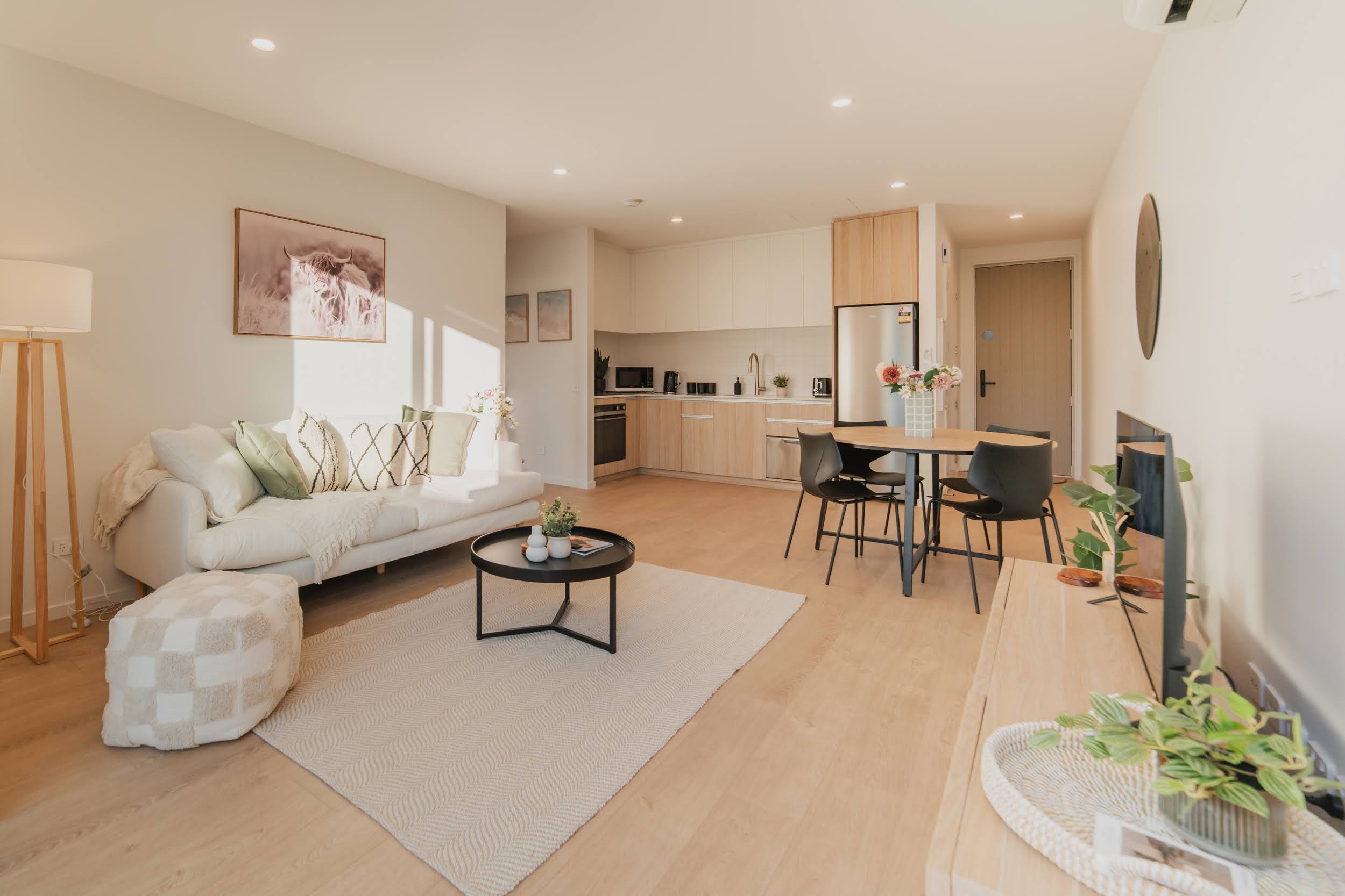 Central 1BR Apartment with Kitchen & Patio