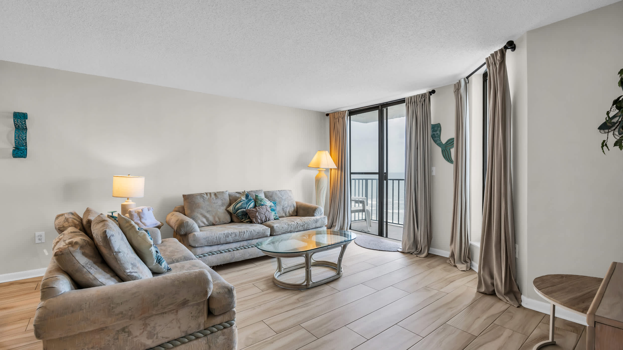 Huge Oceanfront End Unit Top Location with Pool
