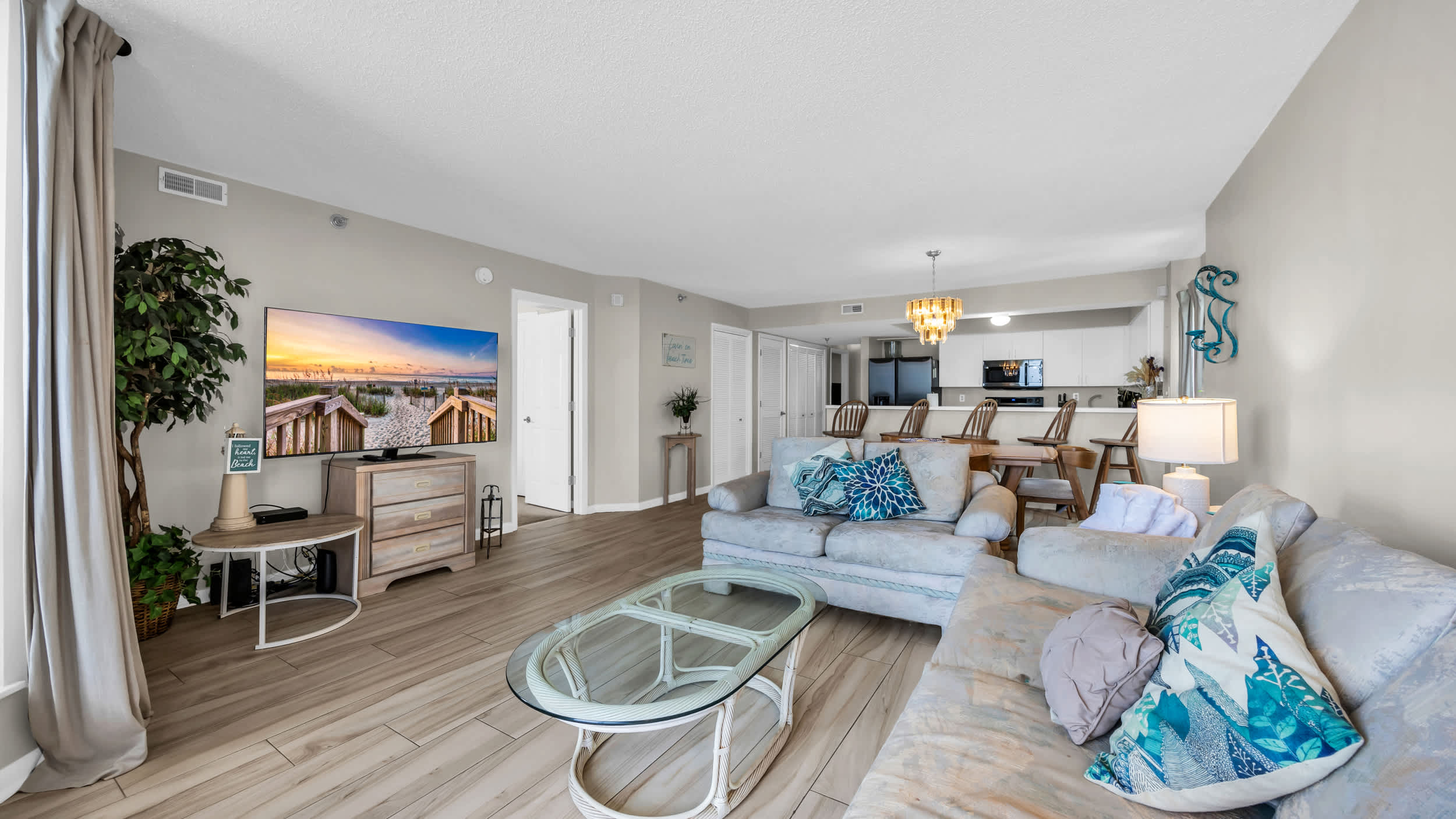 Huge Oceanfront End Unit Top Location with Pool