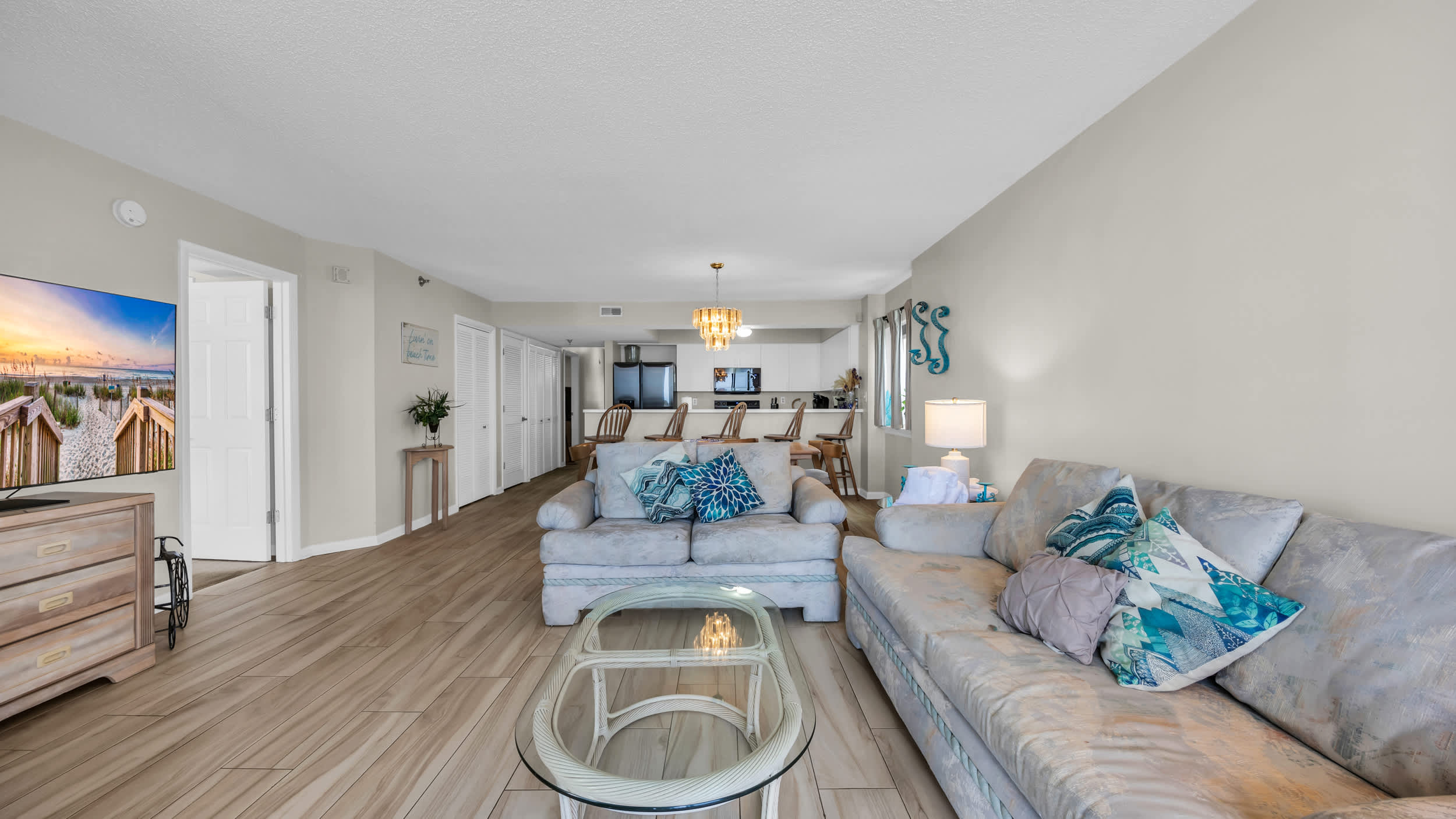 Huge Oceanfront End Unit Top Location with Pool