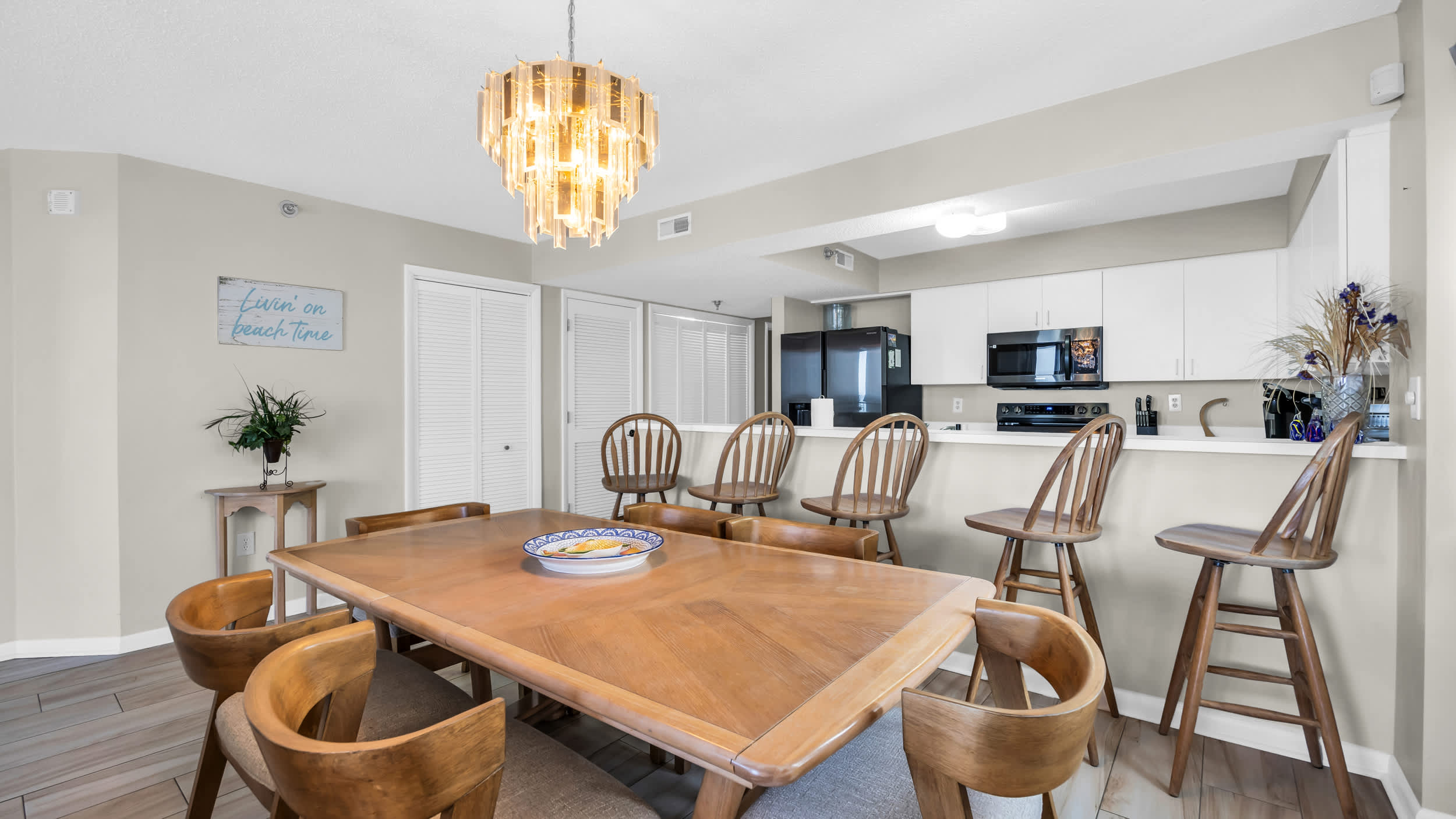 Huge Oceanfront End Unit Top Location with Pool