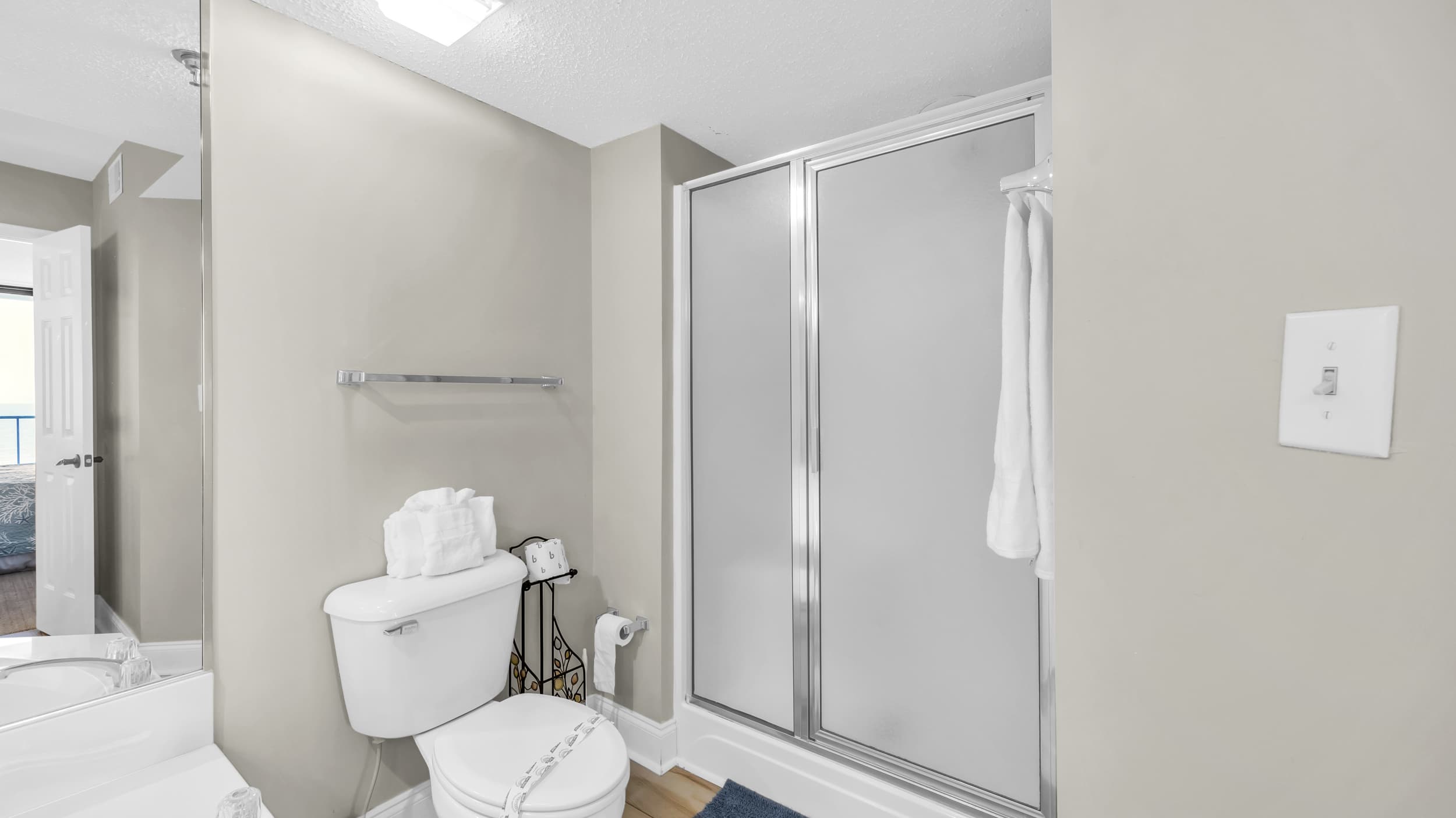 Huge Oceanfront End Unit Top Location with Pool
