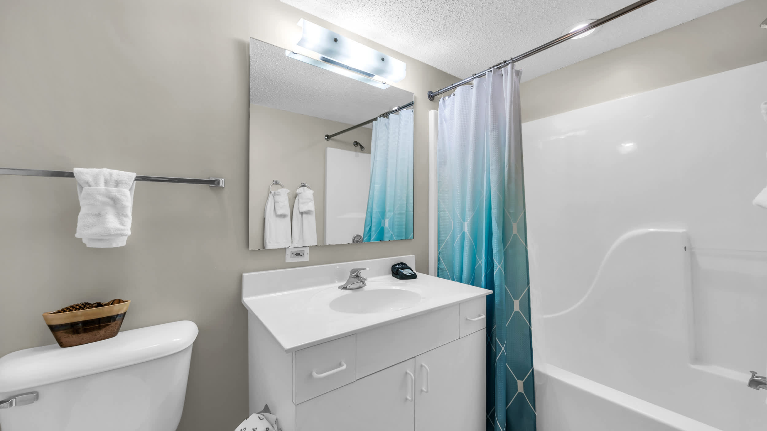 Huge Oceanfront End Unit Top Location with Pool