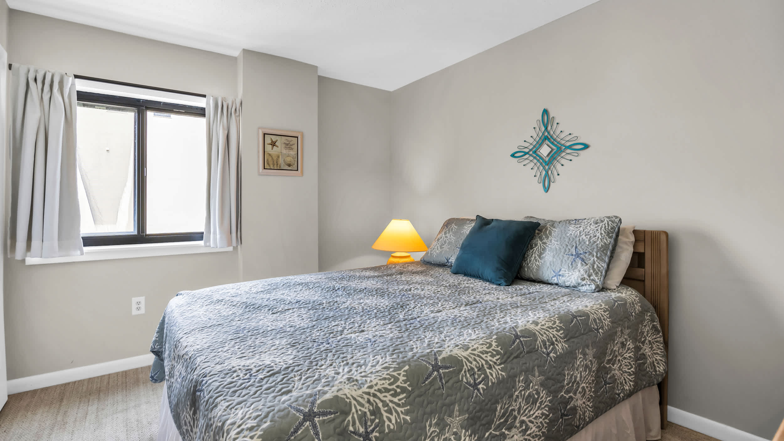 Huge Oceanfront End Unit Top Location with Pool