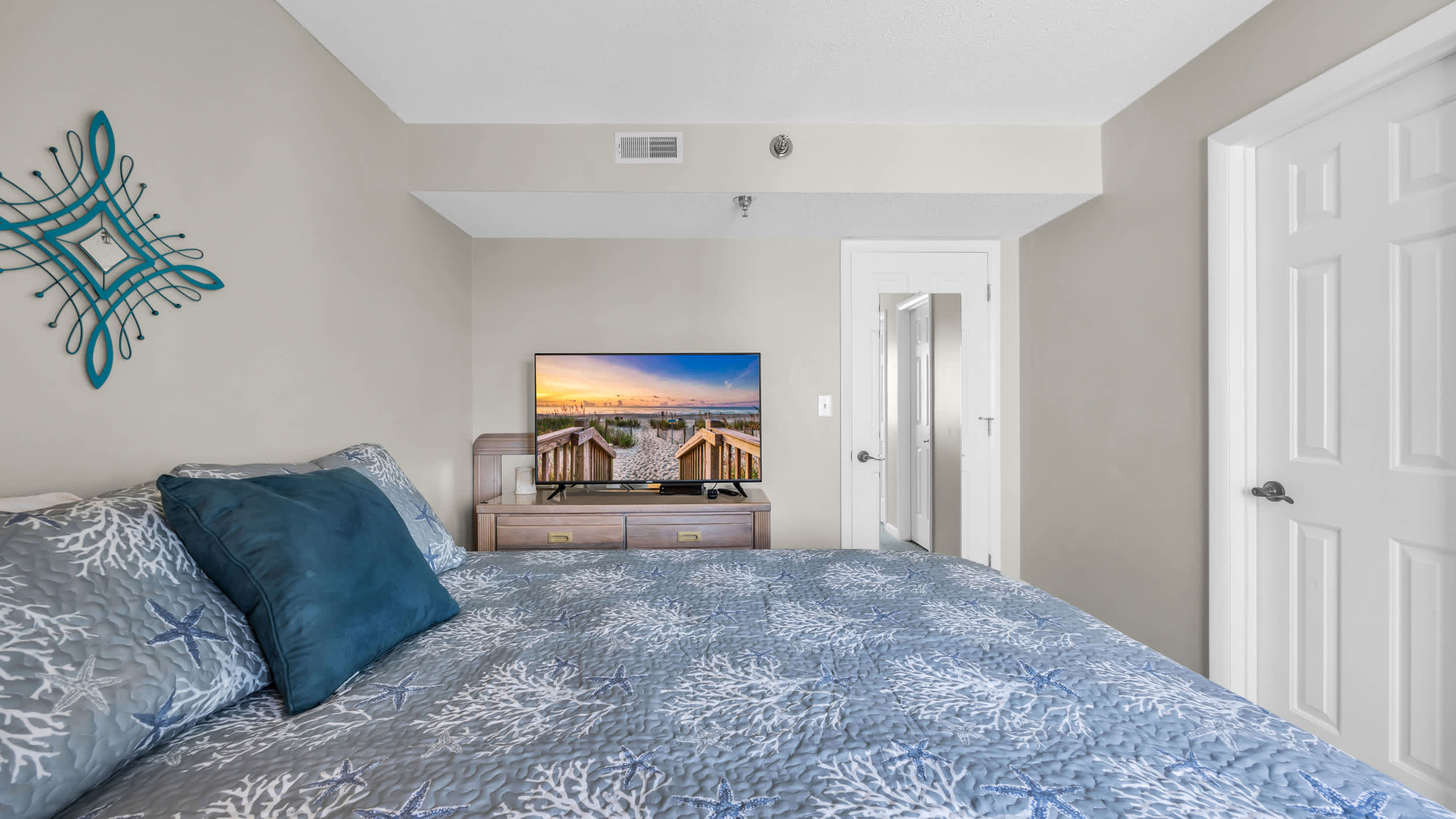 Huge Oceanfront End Unit Top Location with Pool