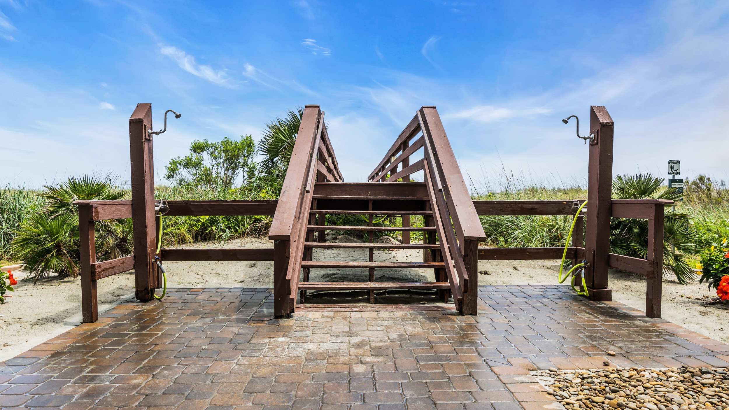 Huge Oceanfront End Unit Top Location with Pool