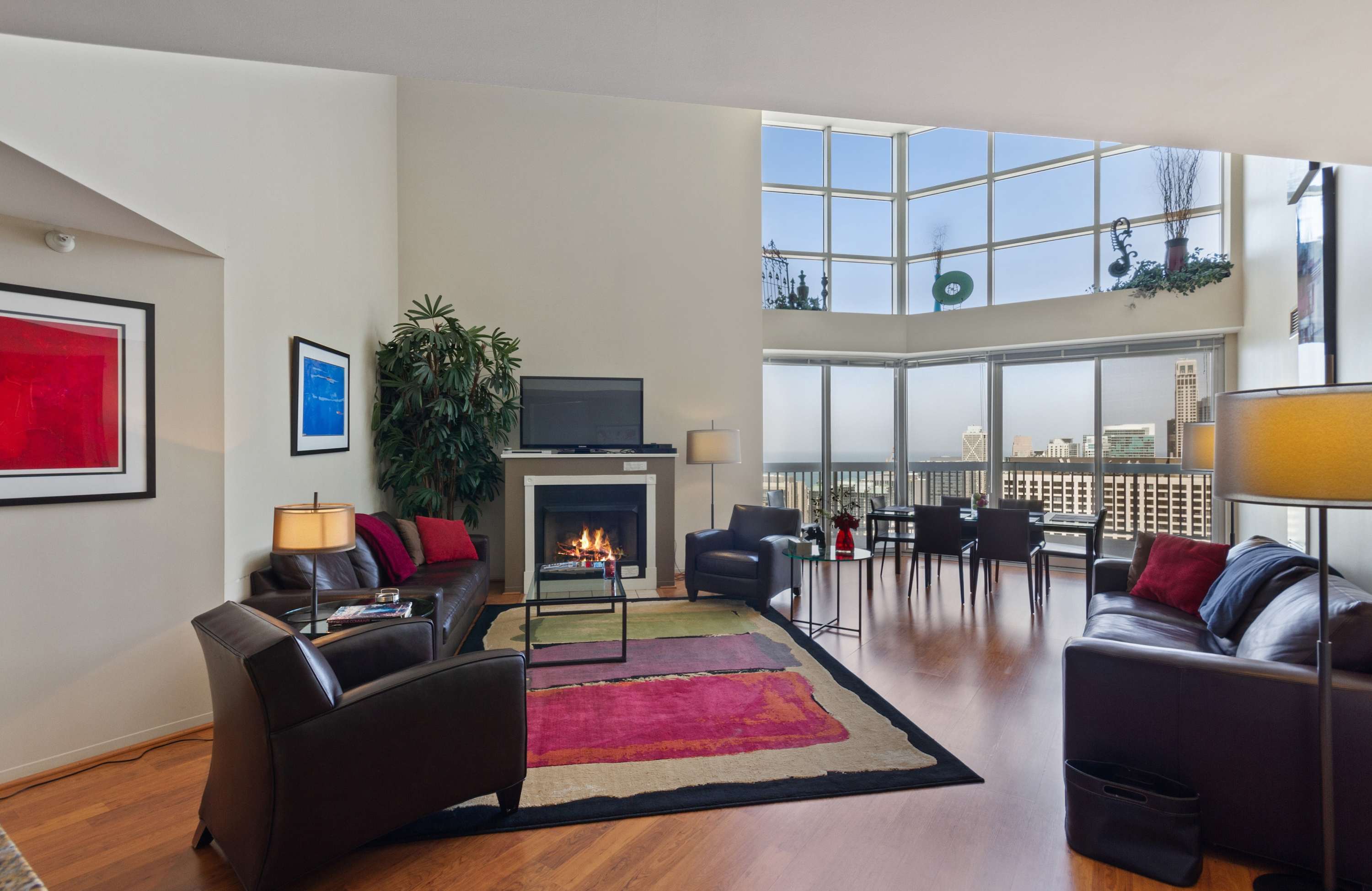 2-Story Penthouse -Views, Fireplace, Pool, Gym — Chicago, IL — vacation rental