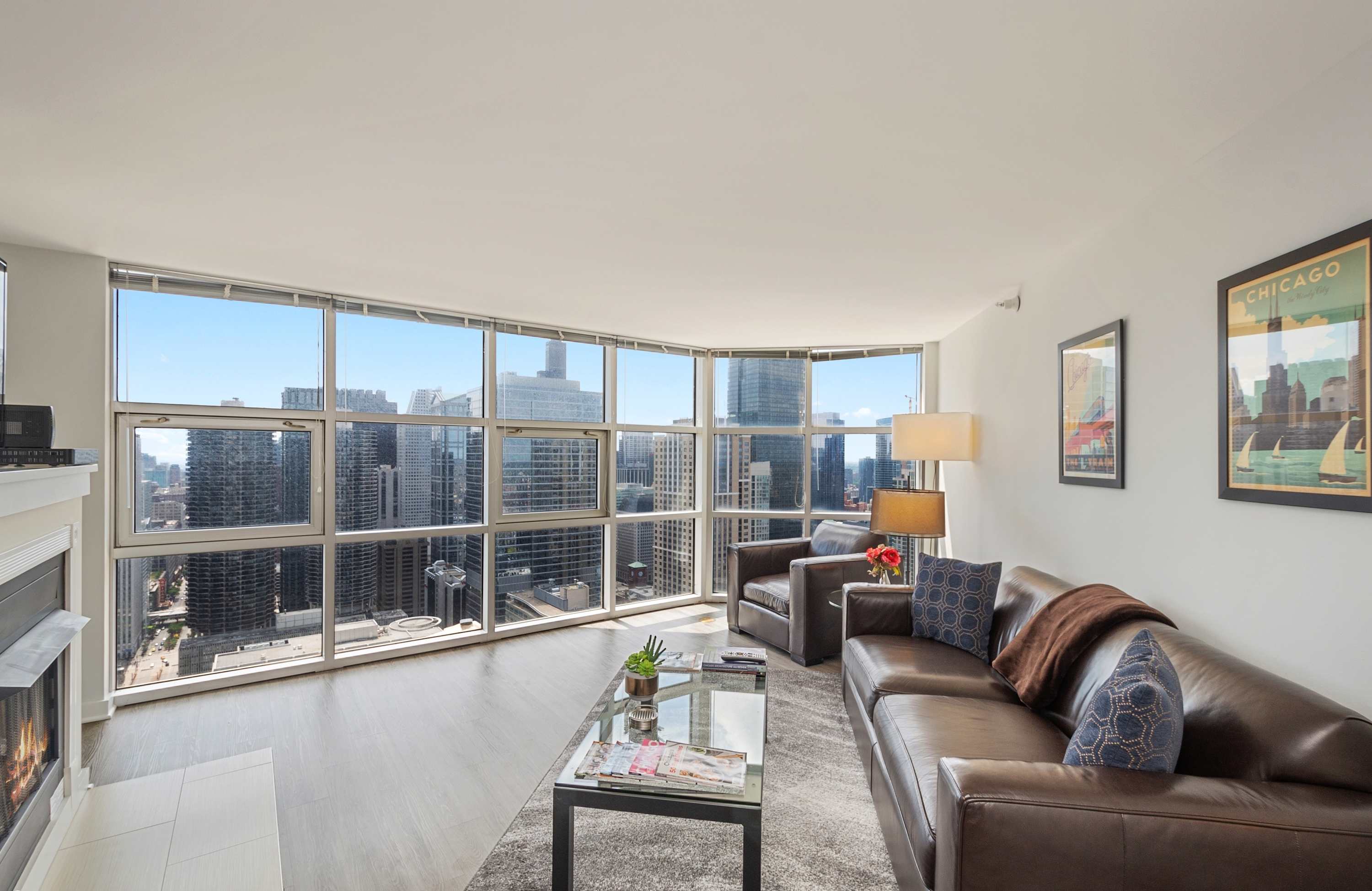 52nd Floor MagMile Penthouse Views Fireplace Pool — Chicago, IL — vacation rental