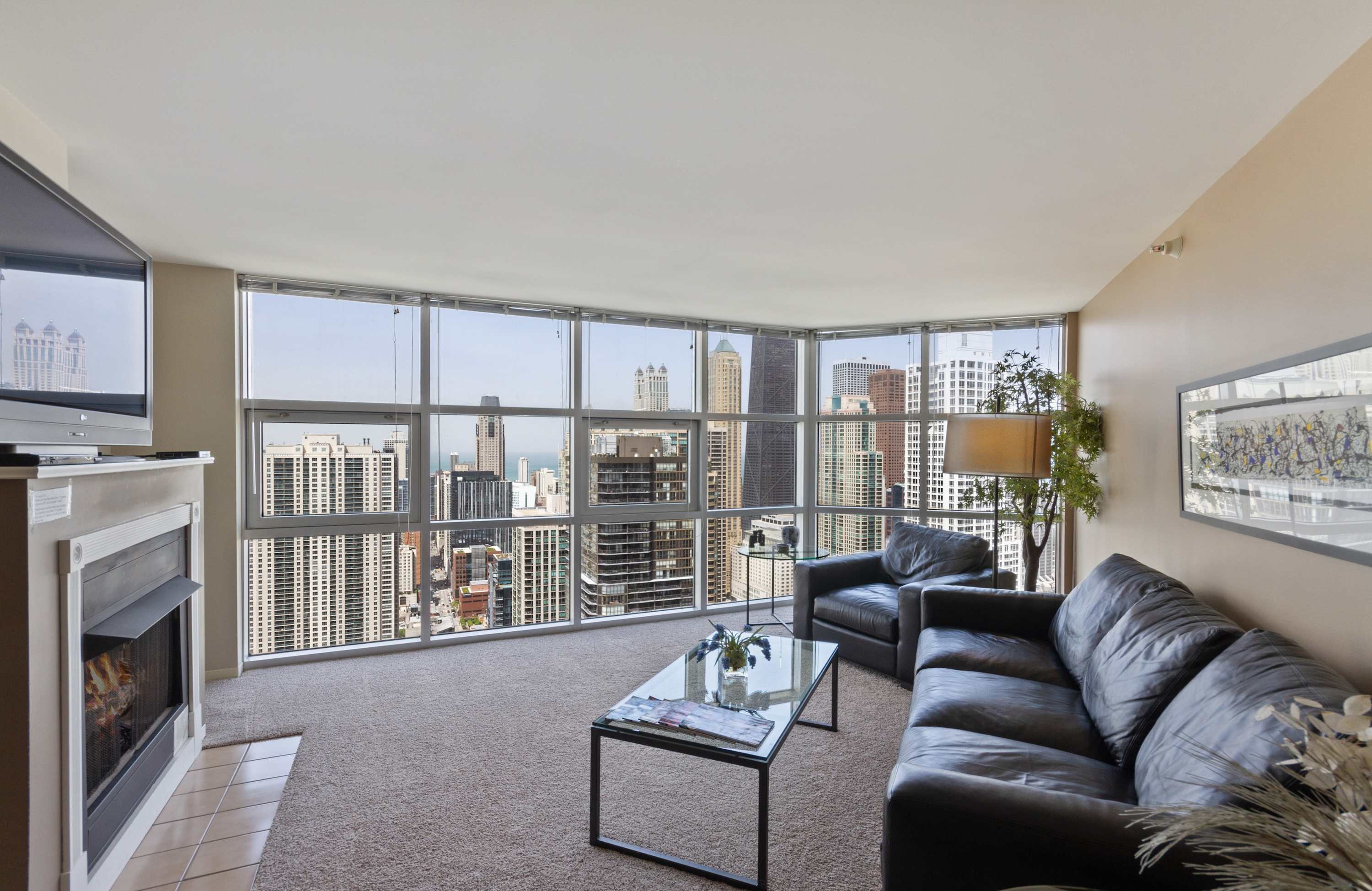 52nd Floor MagMile Penthouse Views Fireplace Pool — Chicago, IL — vacation rental