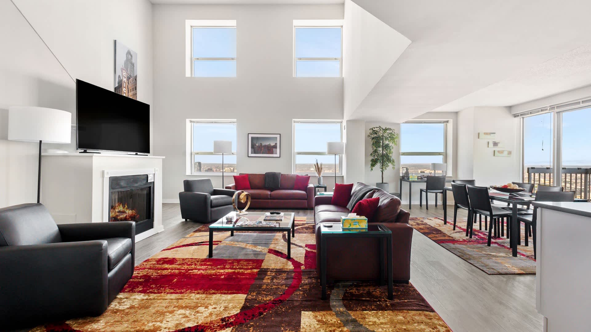 Two-Story Penthouse, City Views, Pool, Gym — Chicago, IL — vacation rental