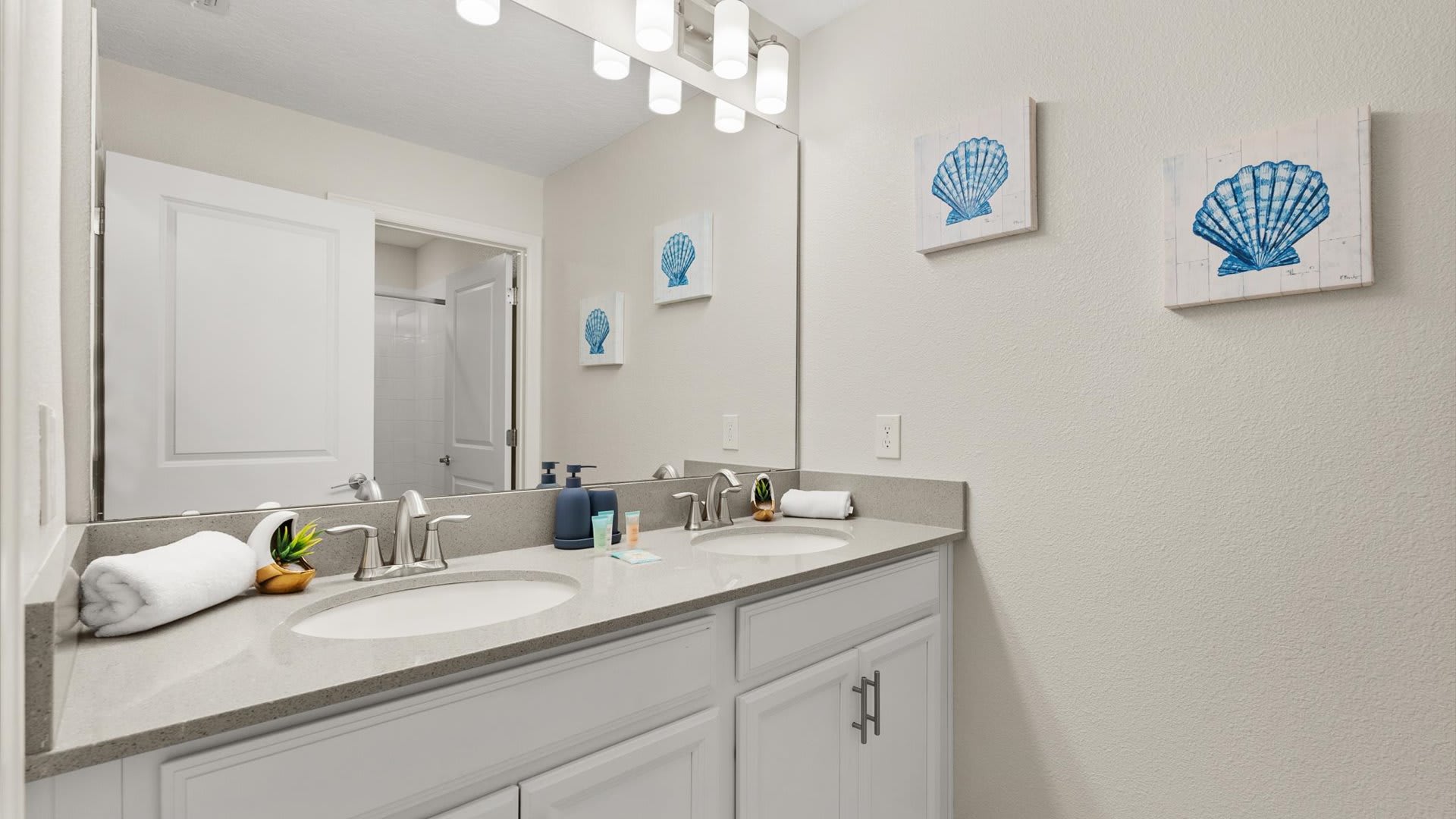Enchanting 4BR Villa Family Vacation Home Near Disney | Photo 24