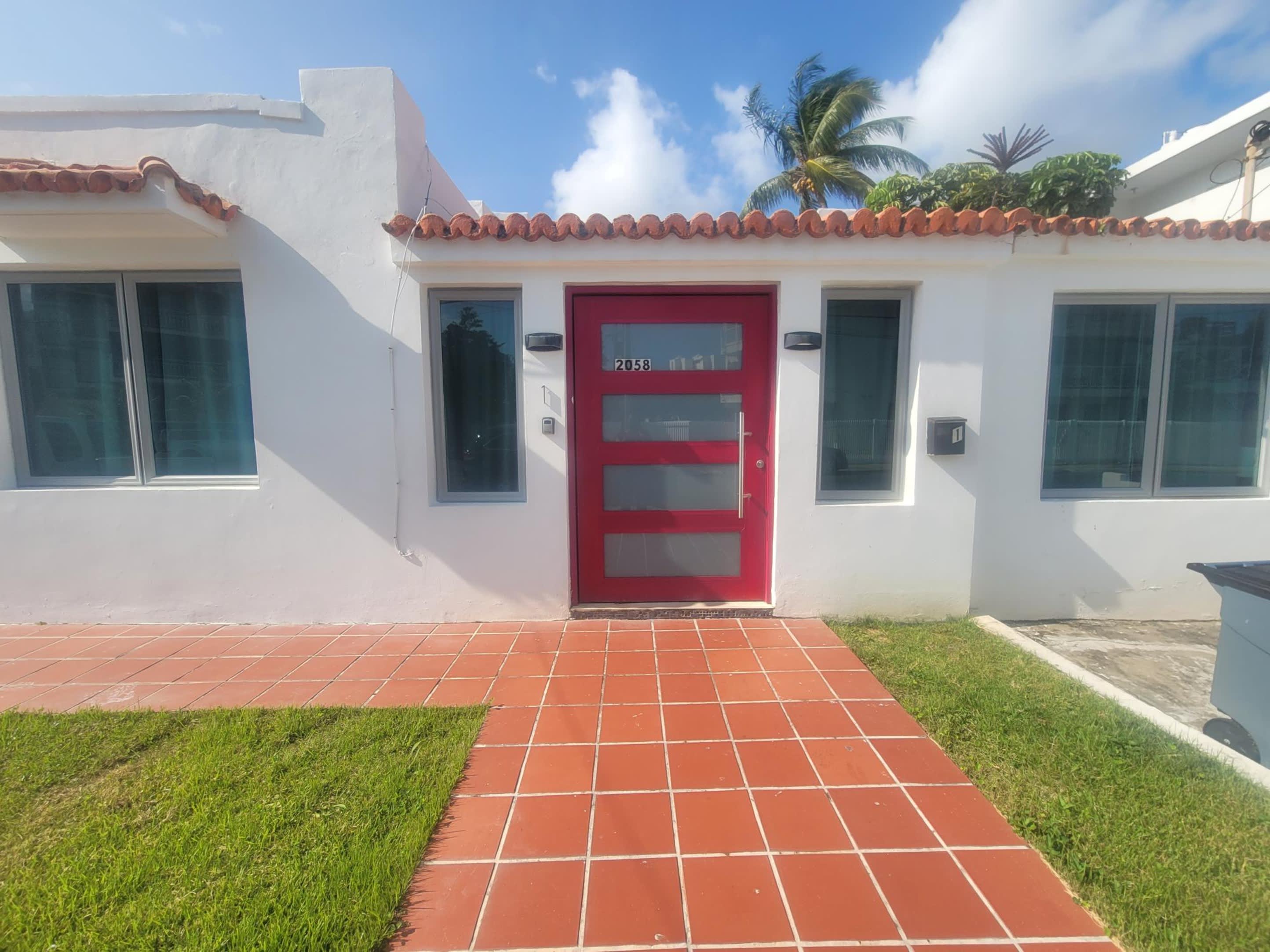 BEAR - Spacious 3BD 2 blocks from the beach CE1 — San Juan, San Juan — vacation rental