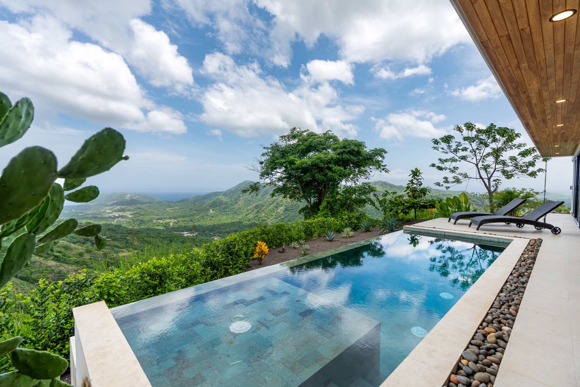 Mountainside Home with Modern Design, Sweeping Ocean Views & Private Swimming Pool — Pacific Heights, Provincia de Guanacaste — vacation rental