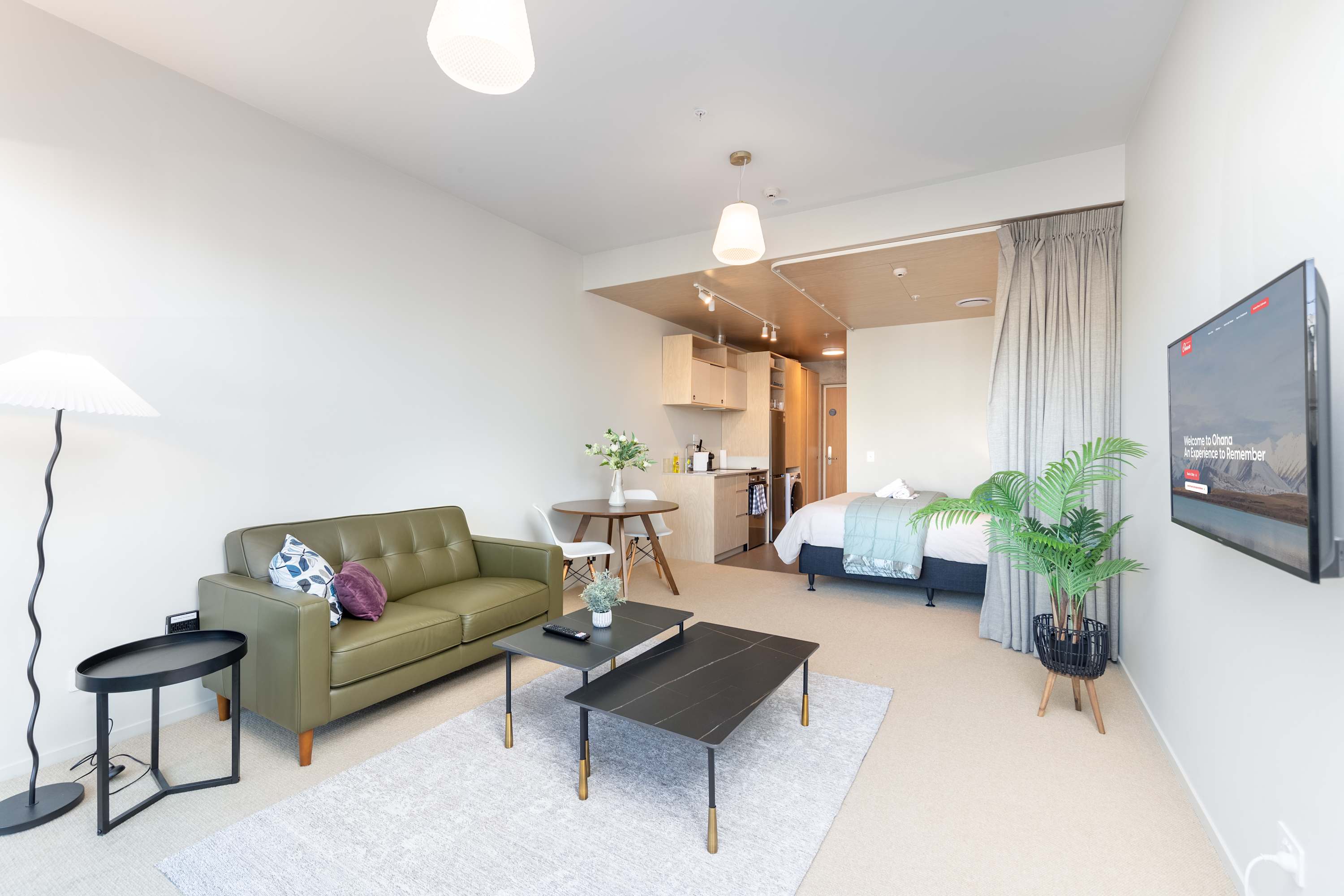 Petone Studio – Balcony, Bath Tub, Sleeps 2