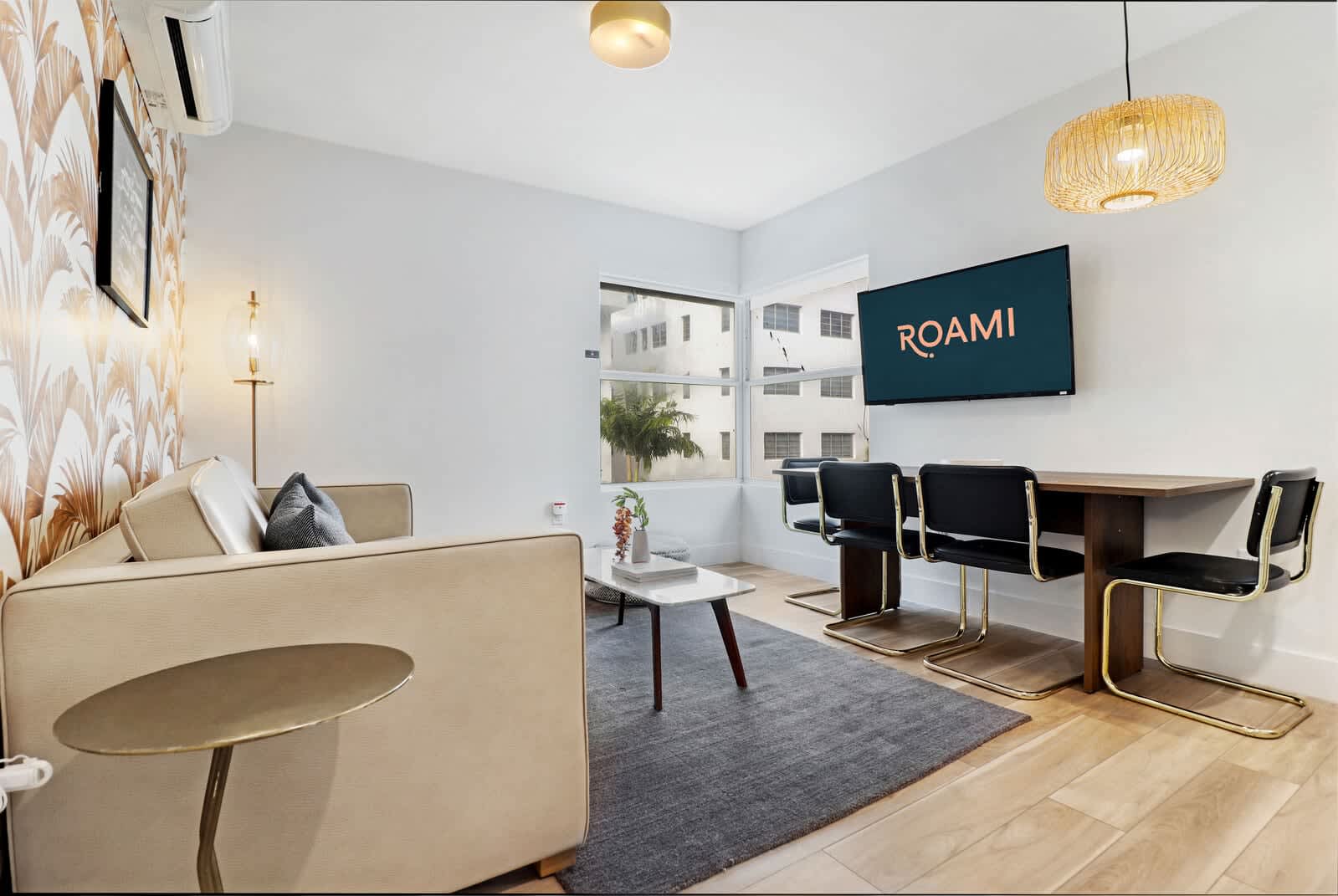 Coastal Charm And Modern Comfort - Chic Miami Beach Escape - Miami Beach, FL