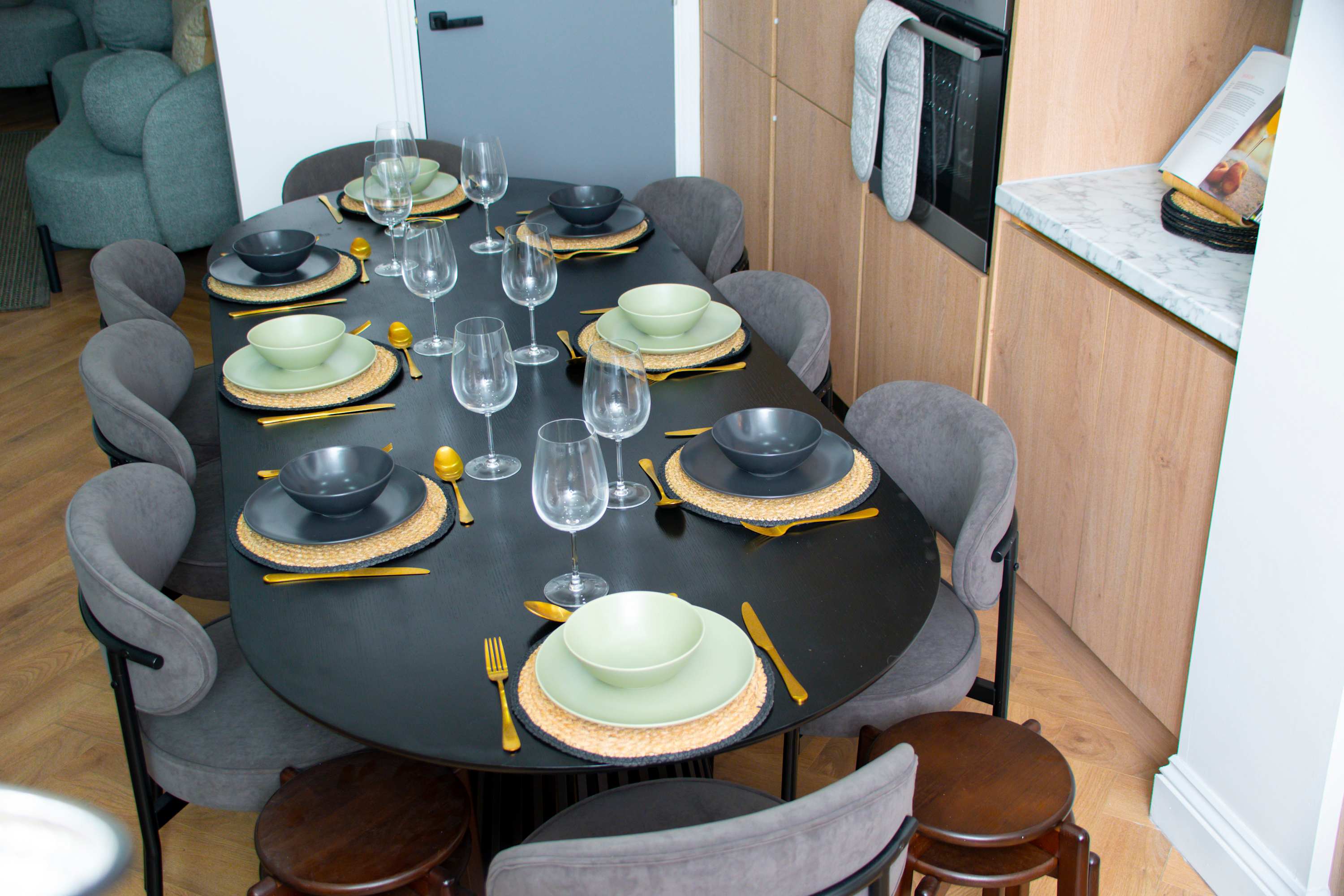 Sleeps 14 The Old Trafford Zen by Genesis Living in Stamford Street 22 M16 9JQ - Property image 15 - VivreStays