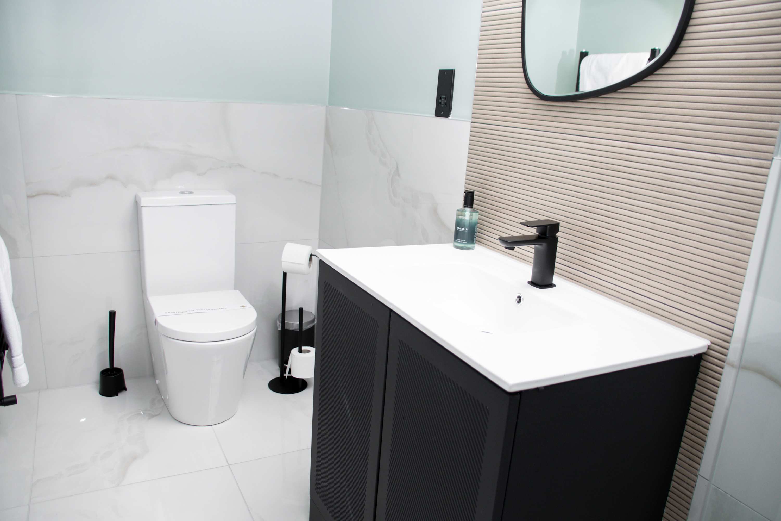 Sleeps 14 The Old Trafford Zen by Genesis Living in Stamford Street 22 M16 9JQ - Property image 16 - VivreStays