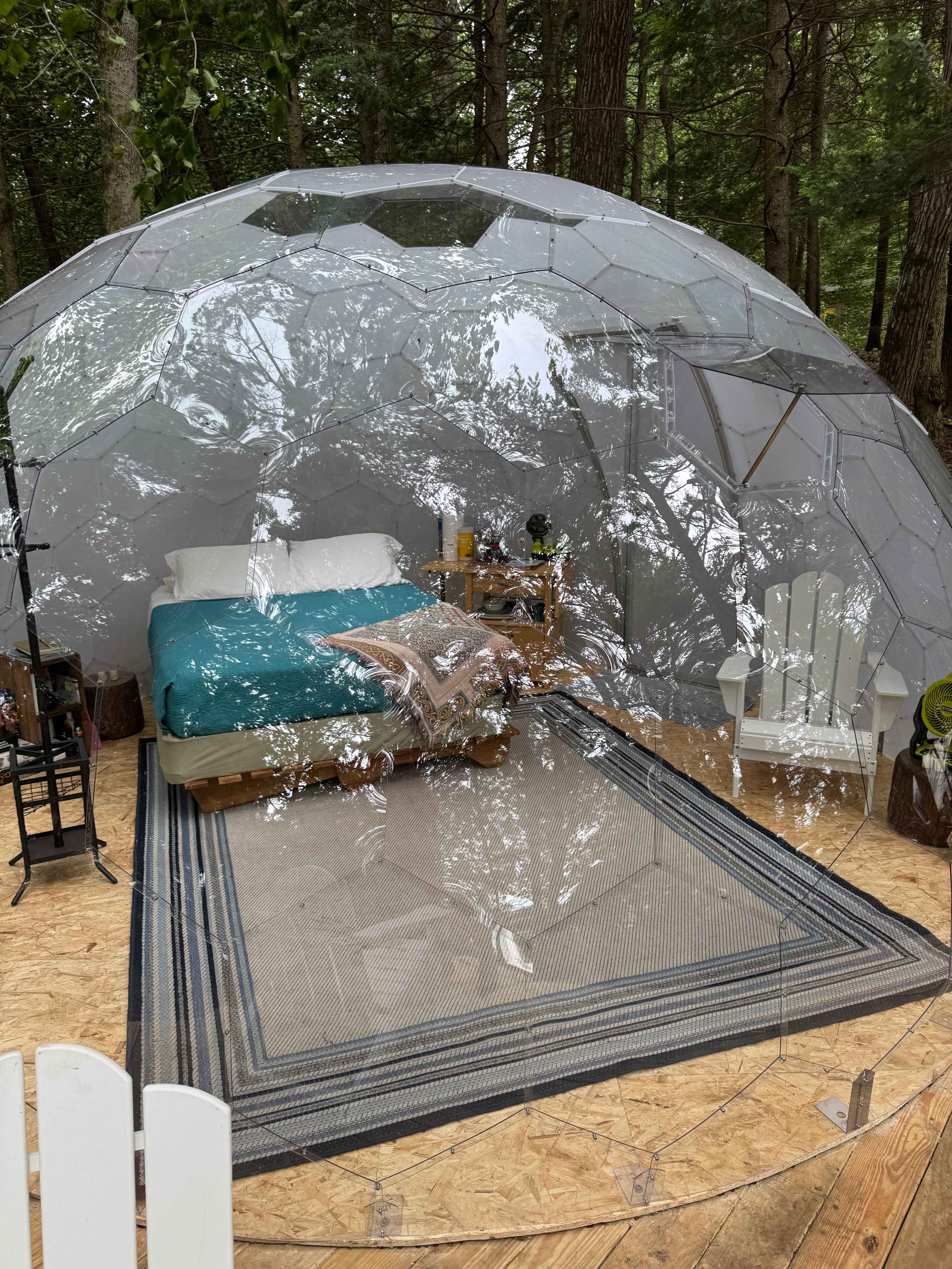 Sleep in a comfy queen size bed.