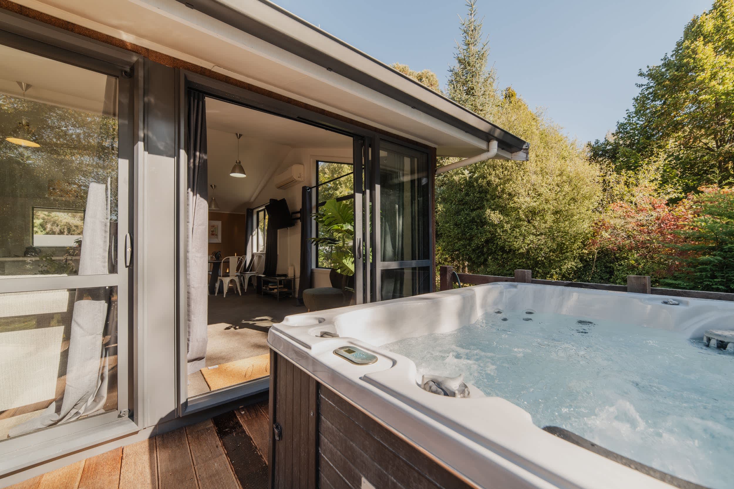 The Birch Escape | 3BR, Hot tub, BBQ
