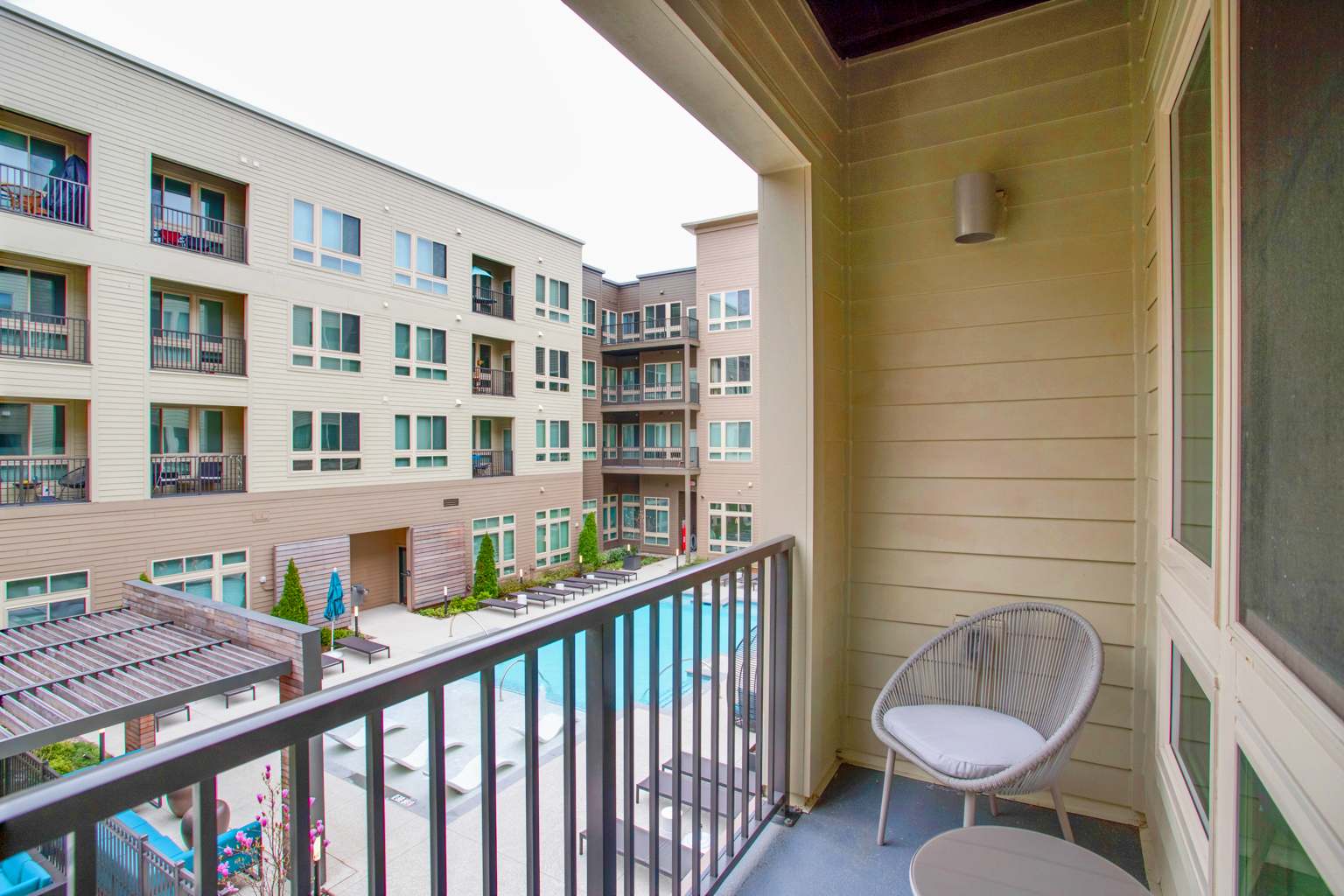 Quiet Apartment with Amazing Amenities @Alexandria - Photo 14