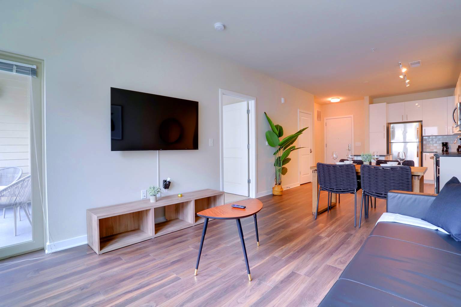 Quiet Apartment with Amazing Amenities @Alexandria - Photo 6