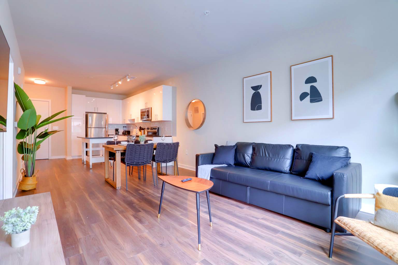 Quiet Apartment with Amazing Amenities @Alexandria - Photo 1
