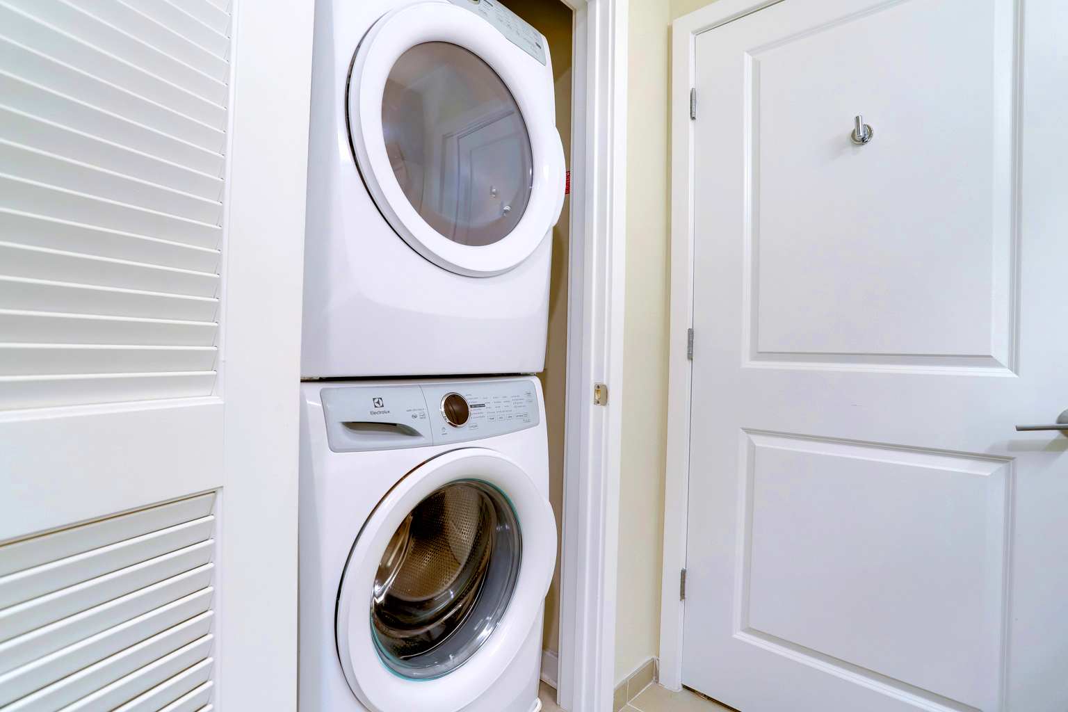 Quiet Apartment with Amazing Amenities @Alexandria - Photo 21