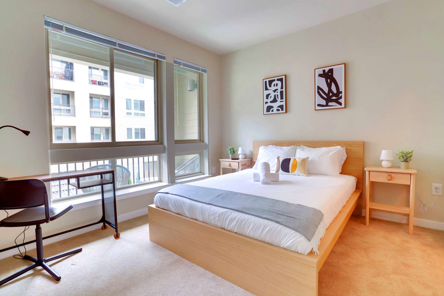 Quiet Apartment with Amazing Amenities @Alexandria - Photo 2