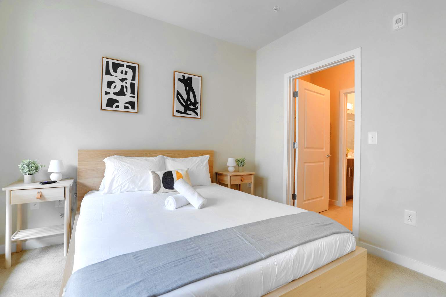 Quiet Apartment with Amazing Amenities @Alexandria - Photo 11