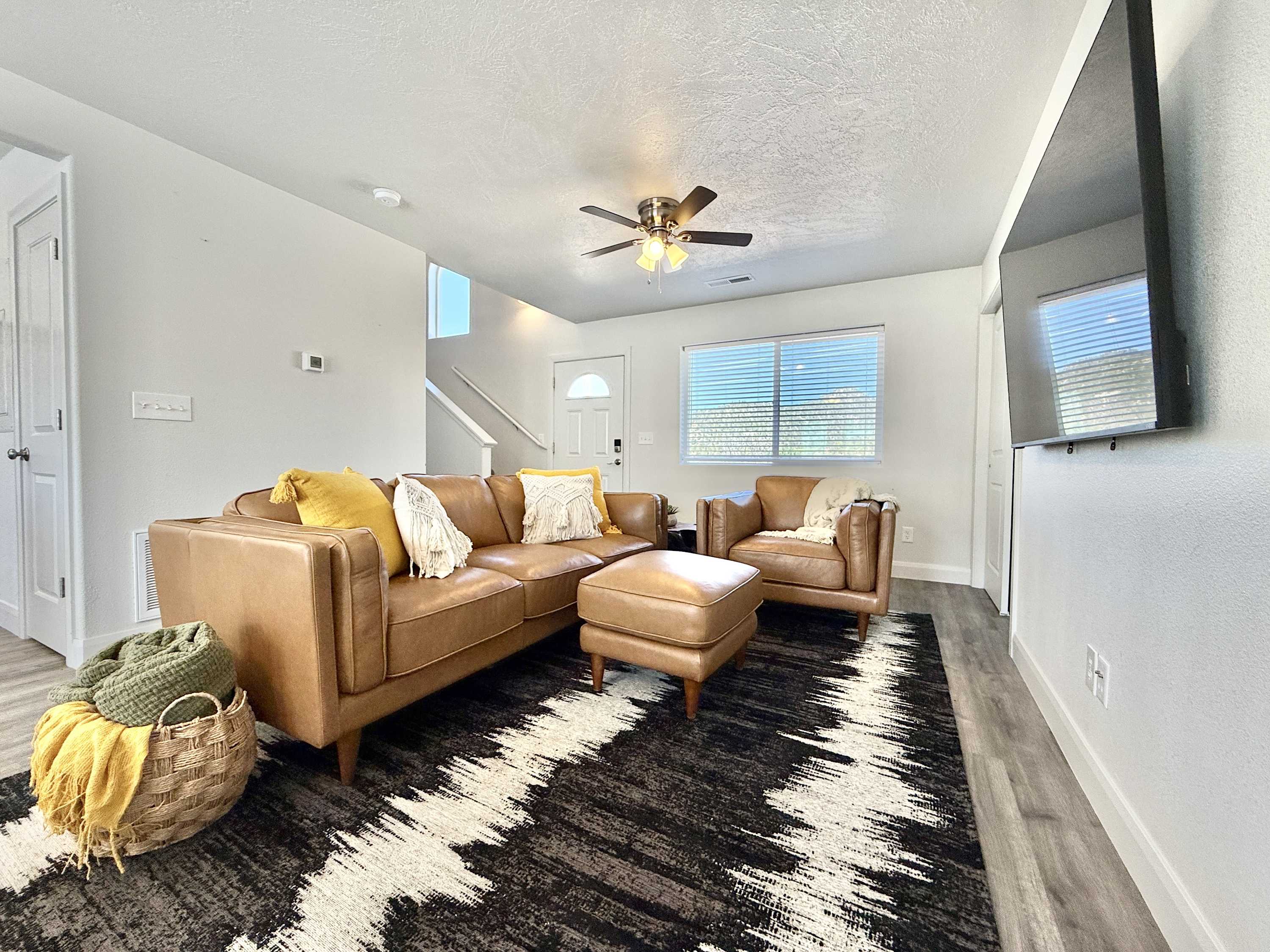 Updated townhouse just minutes from Zion with hot tub — Glendale, UT — vacation rental