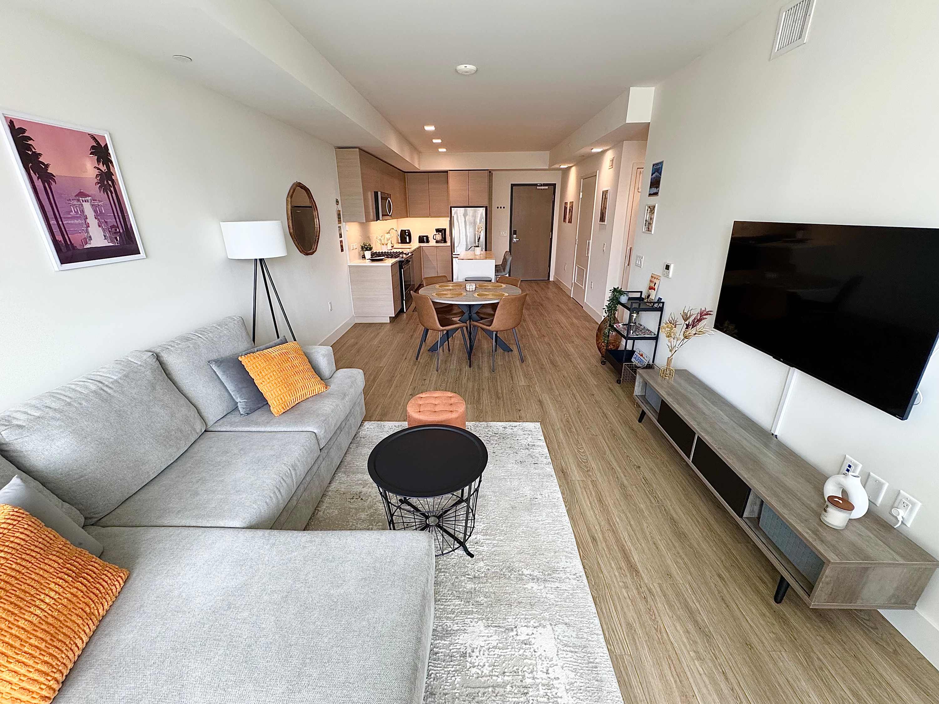 NEW Upscale Downtown San Diego Stay Queen Bed, Pool & Sauna