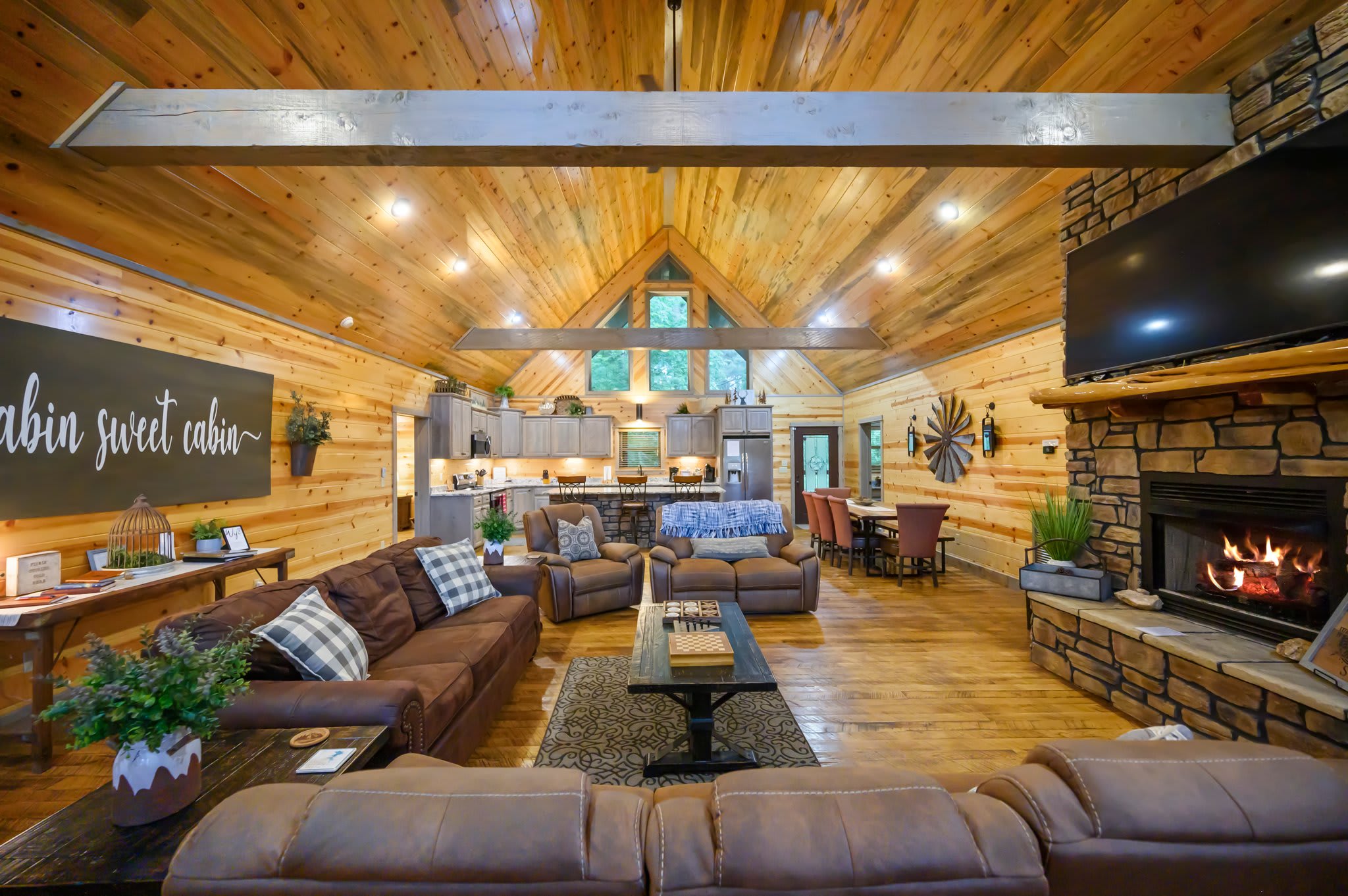 Featured Property Heartland Retreat-Tree-lined /Hot Tub/Game Room