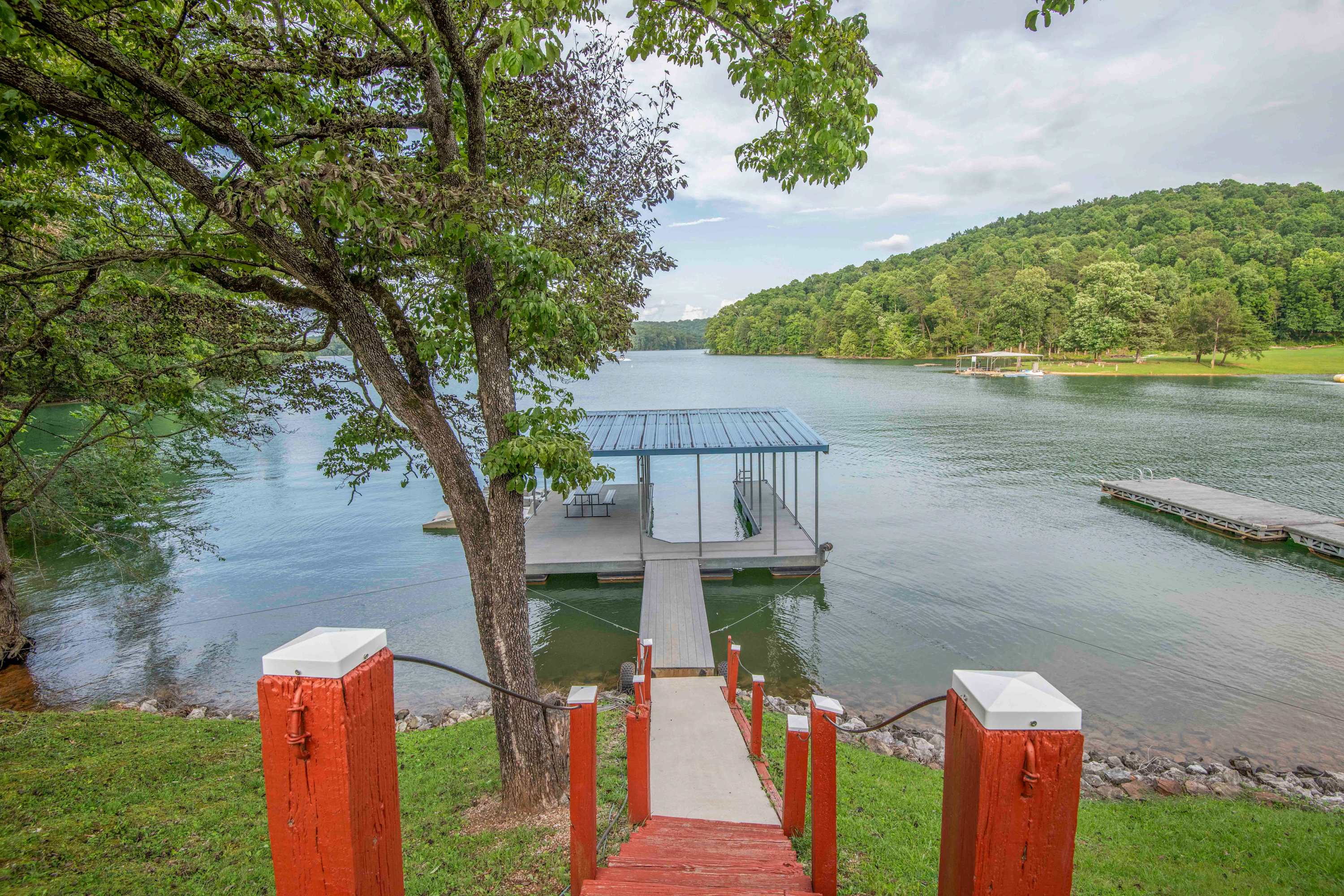Family Friendly Lakefront with Private Dock, Fire Pit, Near Marinas