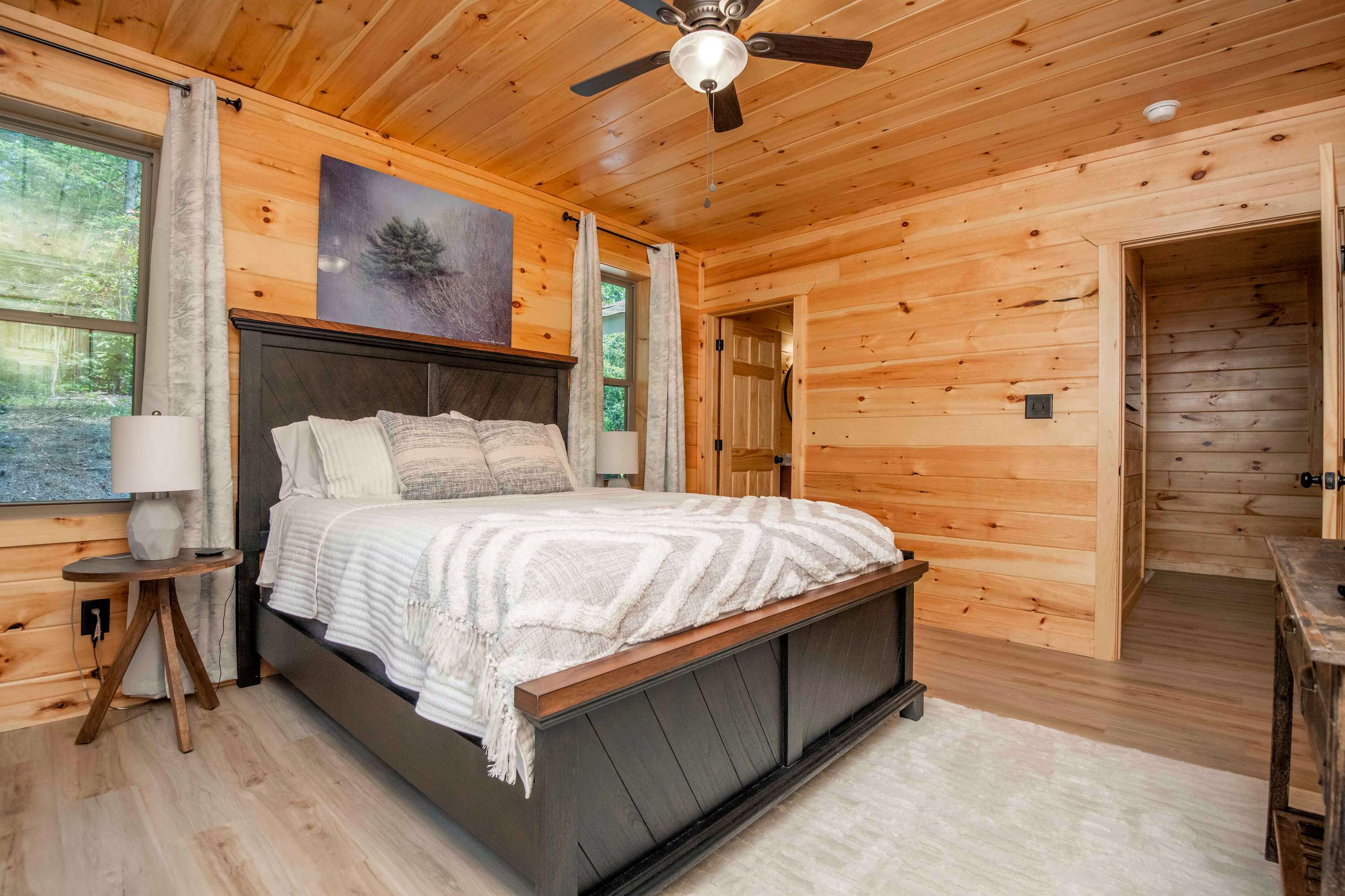 Serene Cabin Hideaway, Sleeps 8・Pet Friendly・Deck — Sevierville, TN — vacation rental