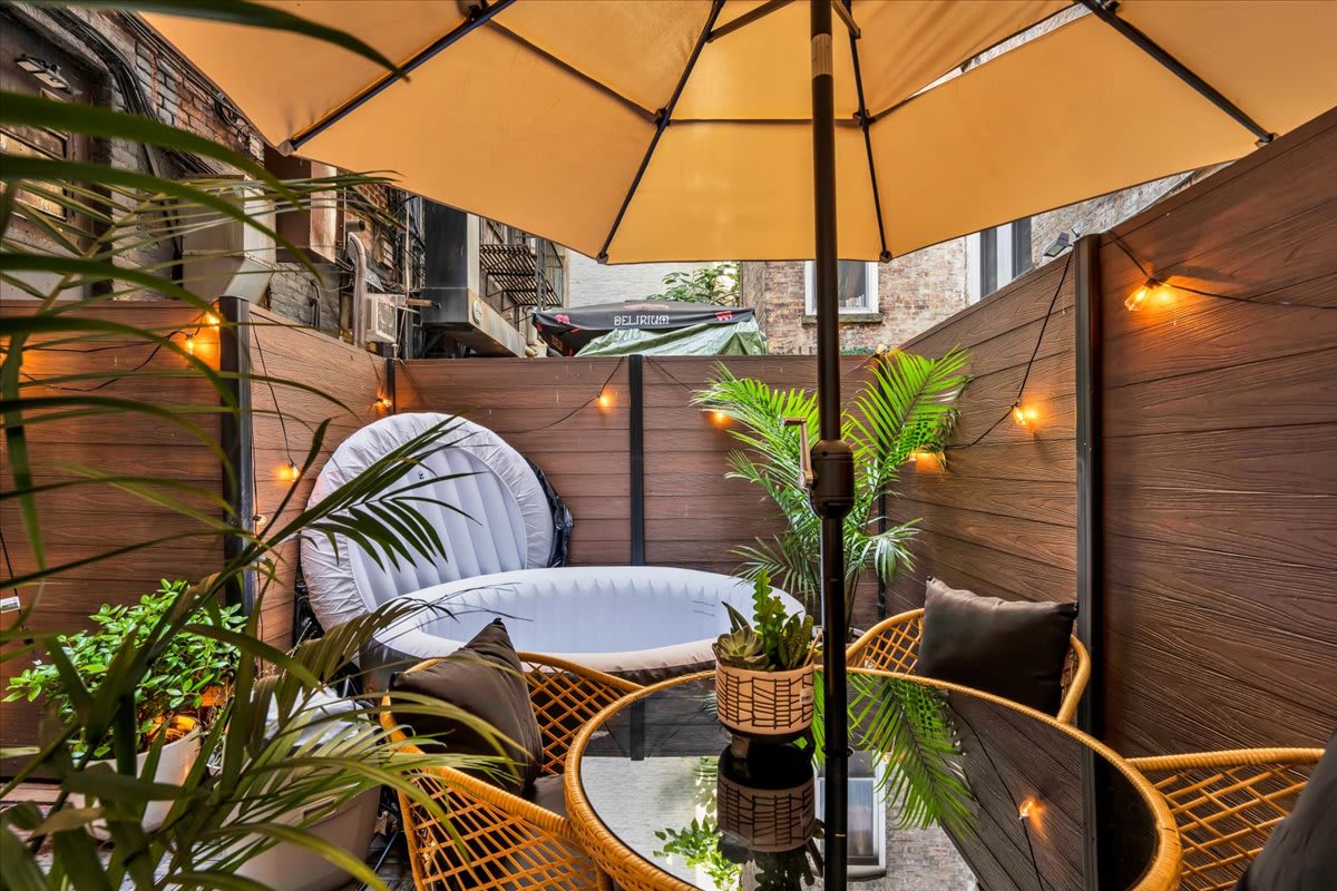 Designer 1BR W_Private Garden Plus Hot Tub