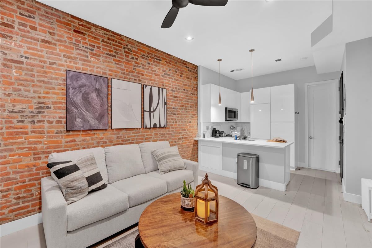 Designer 1BR W_Private Garden Plus Hot Tub