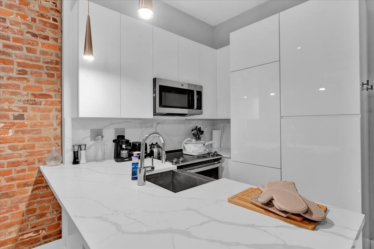 Designer 1BR W_Private Garden Plus Hot Tub