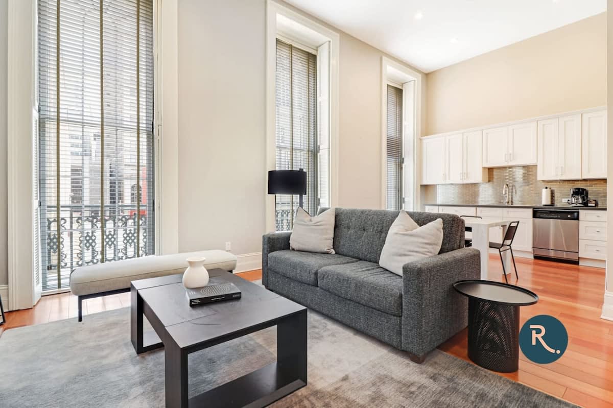 Charming Courtyard And Modern Amenities - Unique New Orleans Retreat - La Nouvelle-Orléans, LA