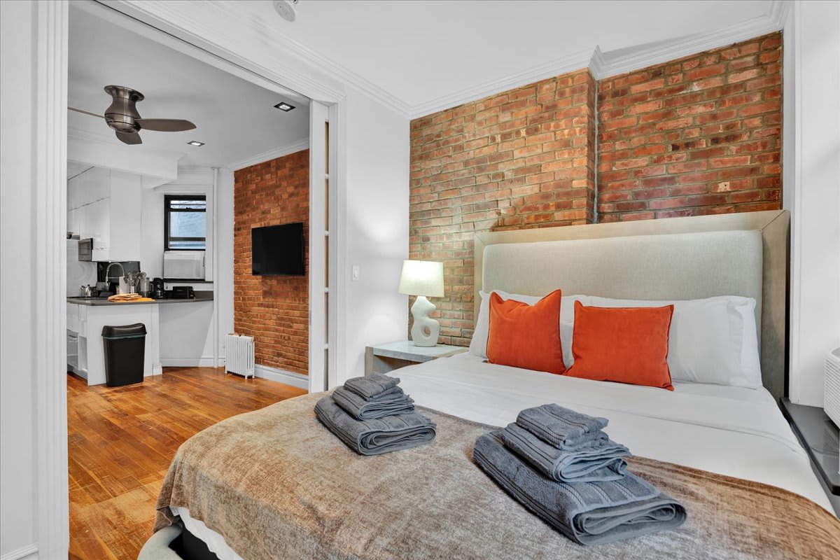 Stylish Kitchen And Modern Amenities - Elegant Urban Retreat - Brooklyn, NY