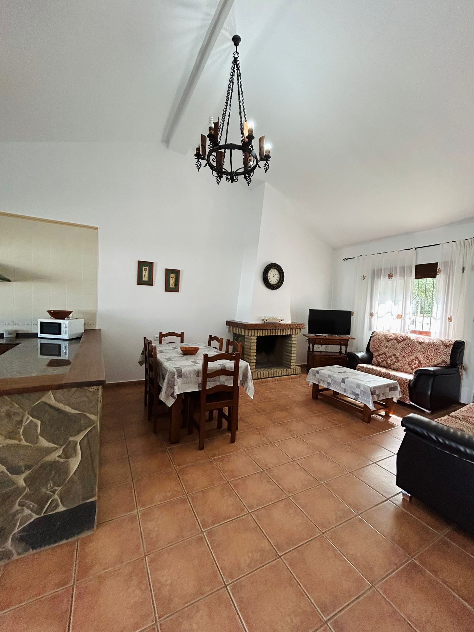 Chalet con piscina privada grupos de 6 personas - image 6