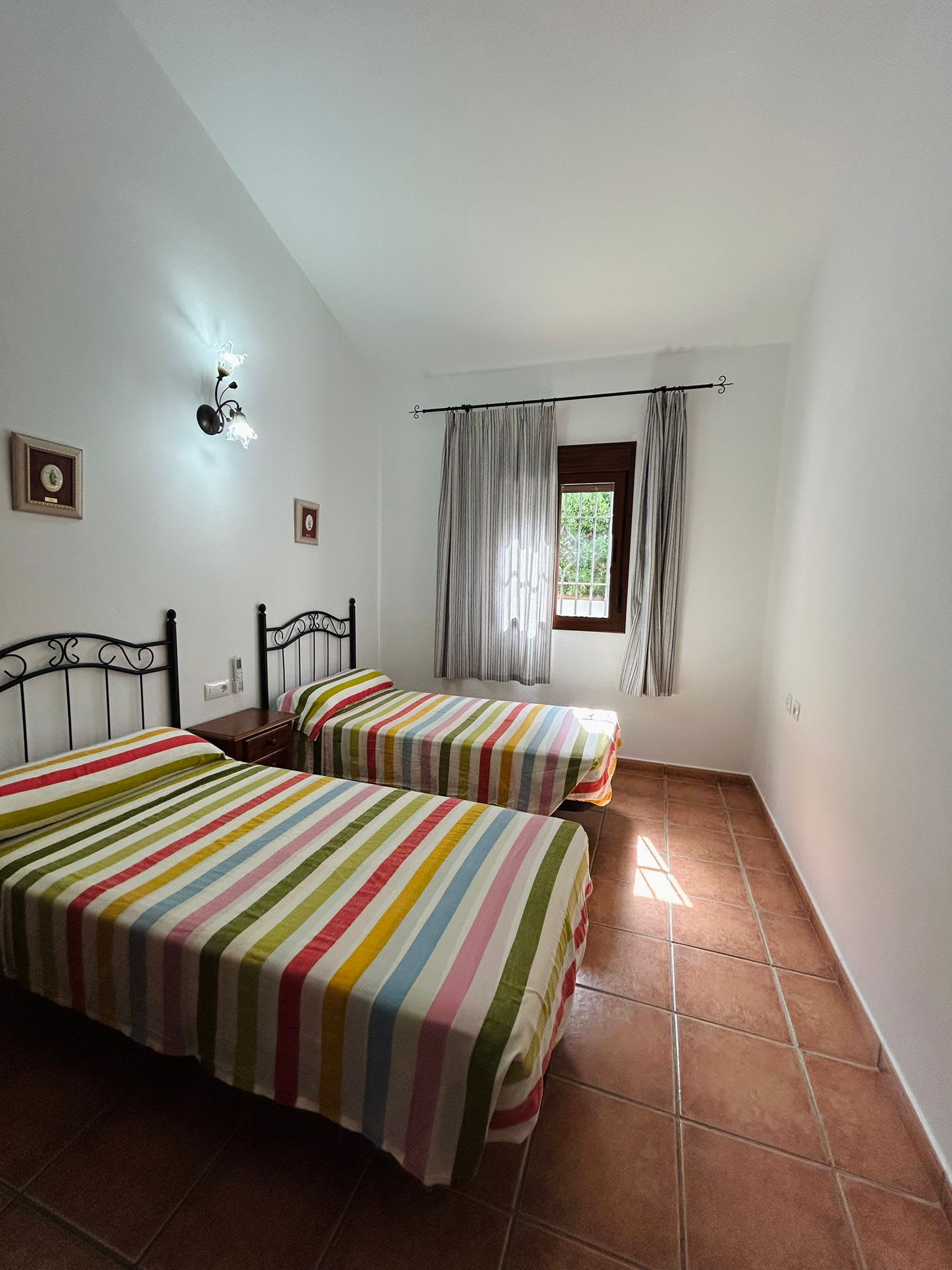 Chalet con piscina privada grupos de 6 personas - image 5