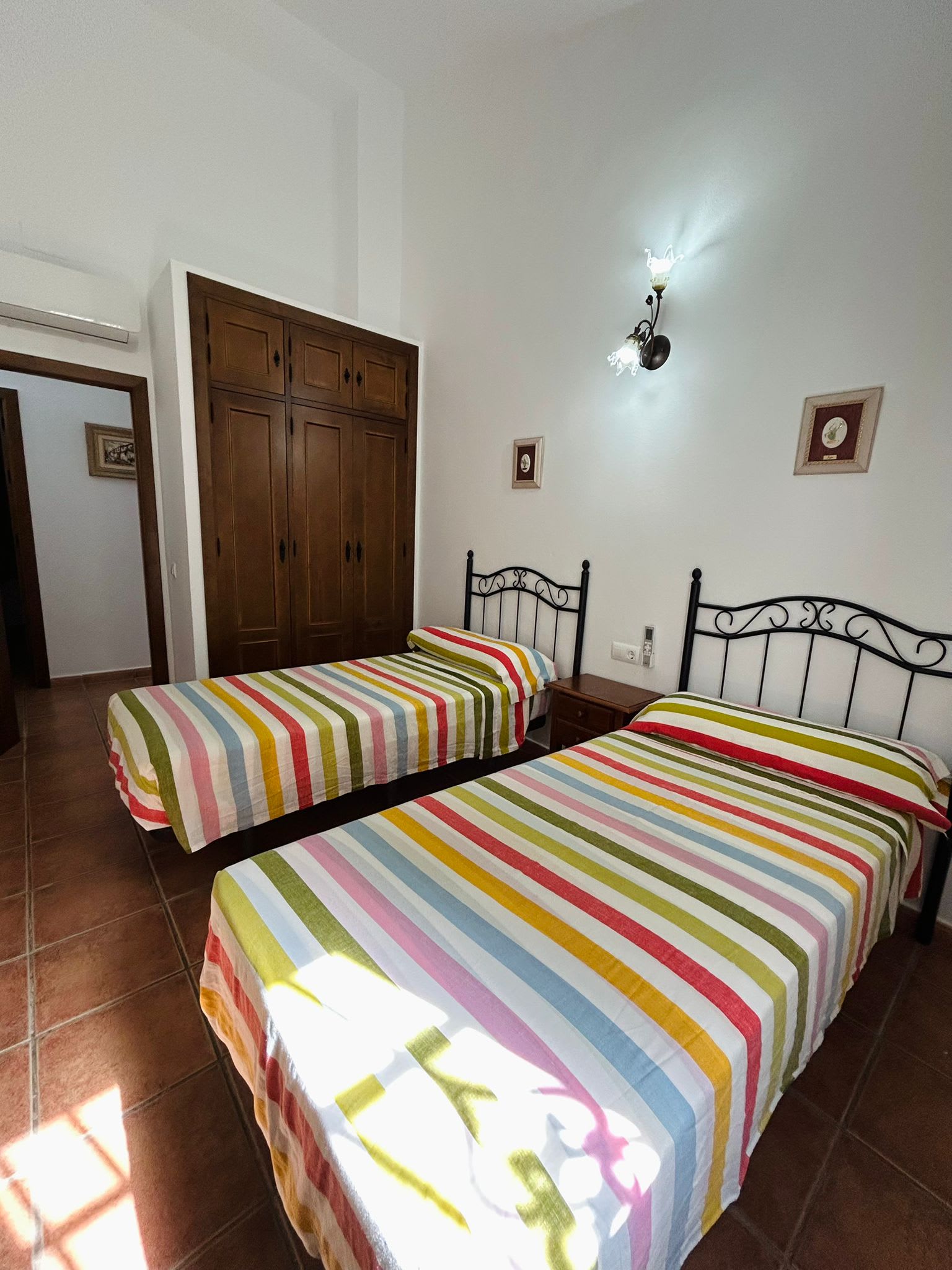 Chalet con piscina privada grupos de 6 personas - image 7