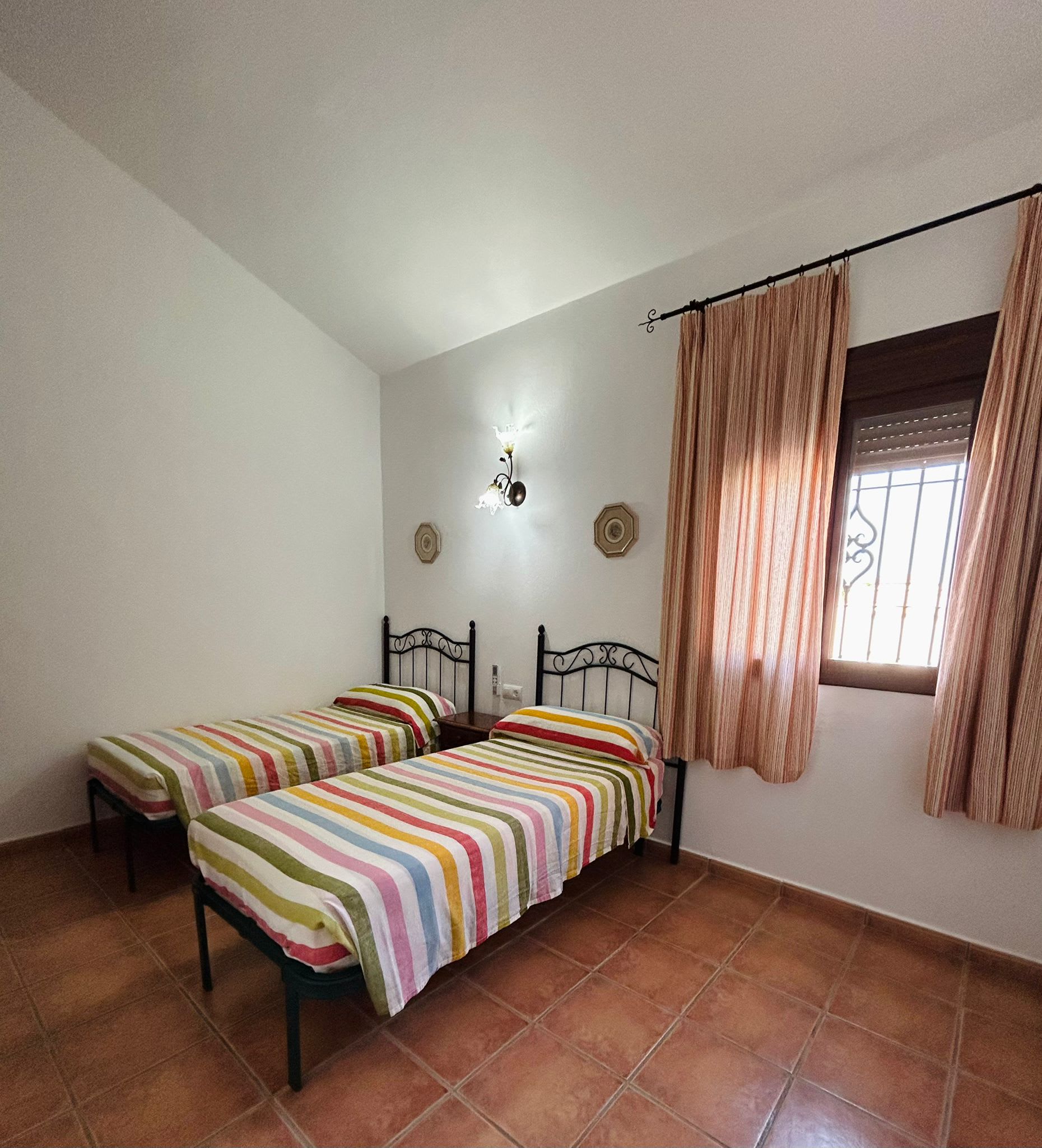 Chalet con piscina privada grupos de 6 personas - image 8