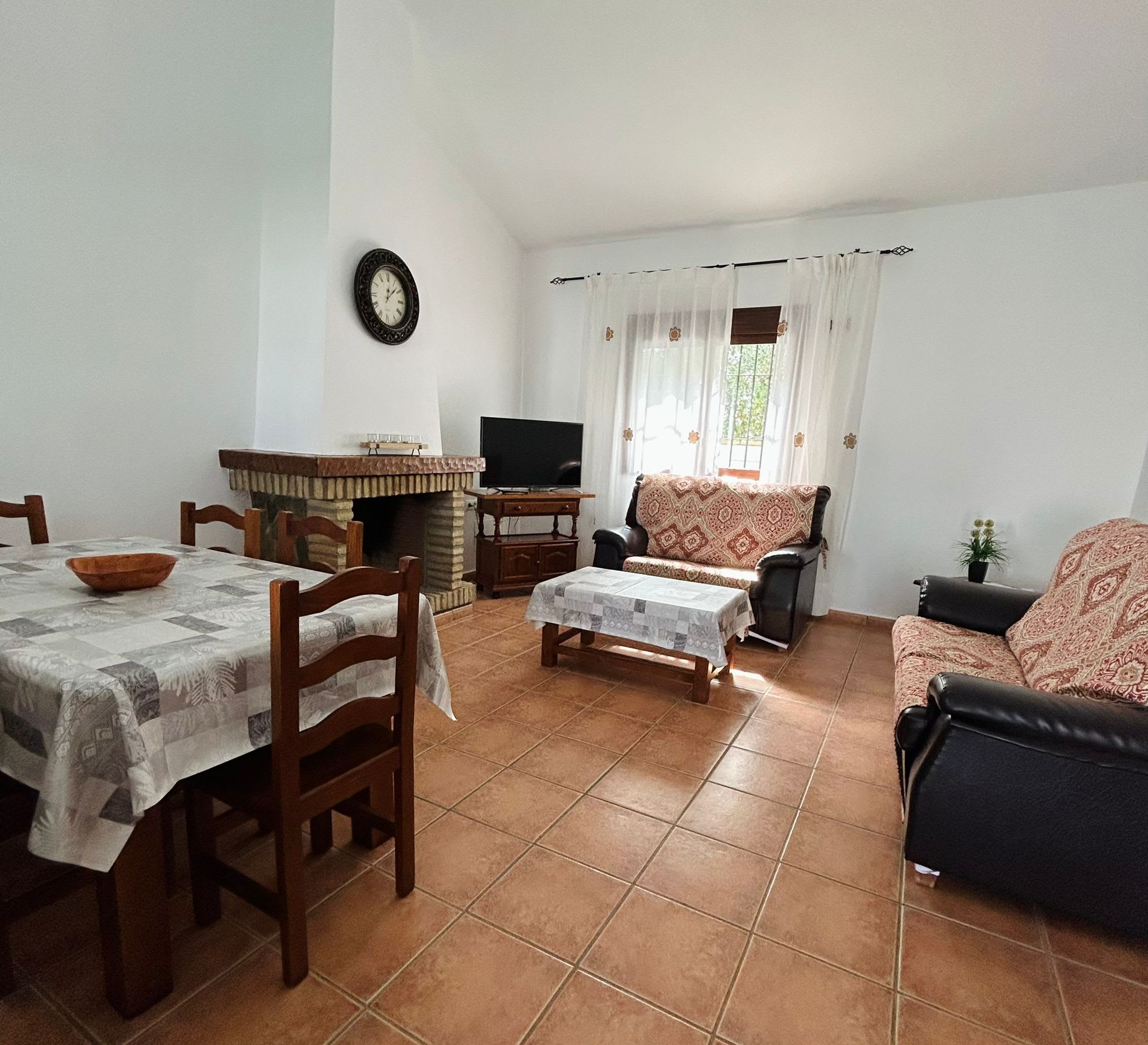 Chalet con piscina privada grupos de 6 personas - image 16