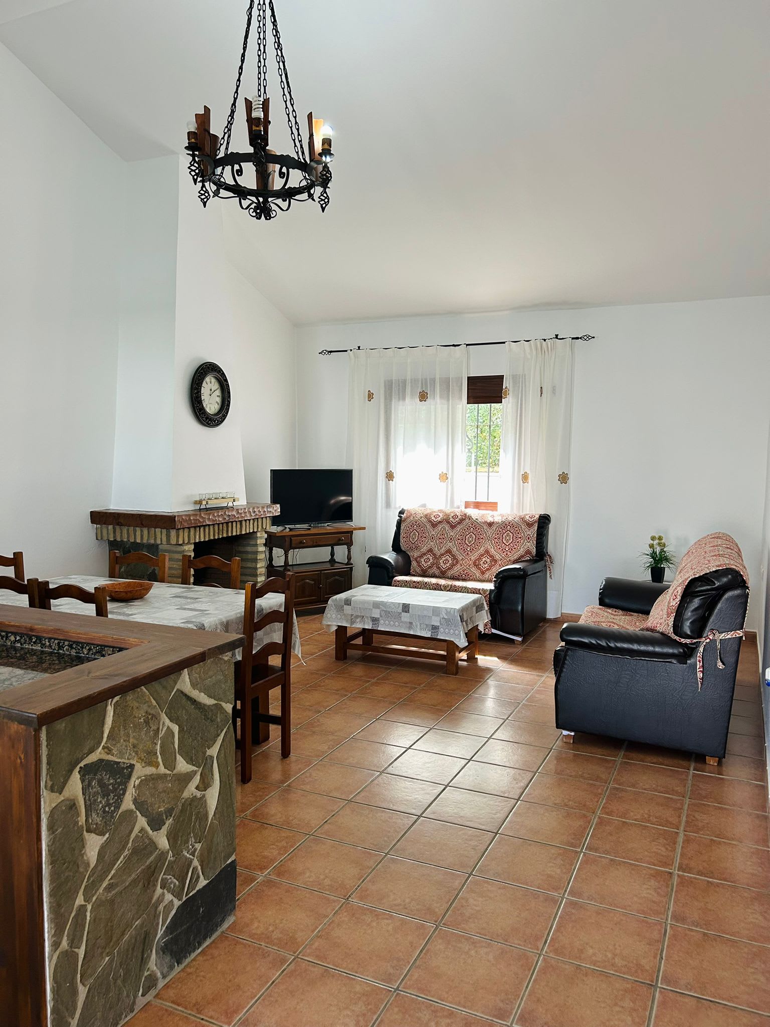 Chalet con piscina privada grupos de 6 personas - image 19