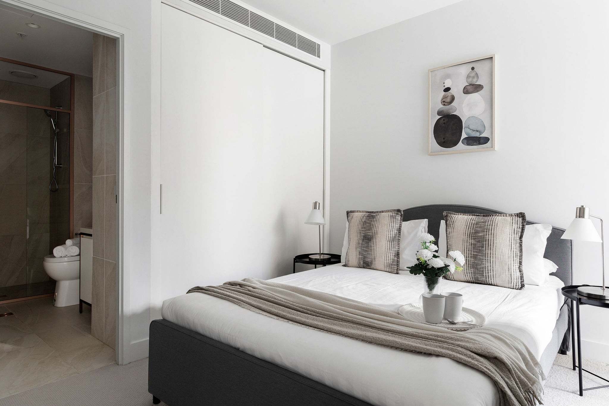 A Cozy 2BR Apt Right on Buzzing Chapel Street — South Yarra, VIC — vacation rental