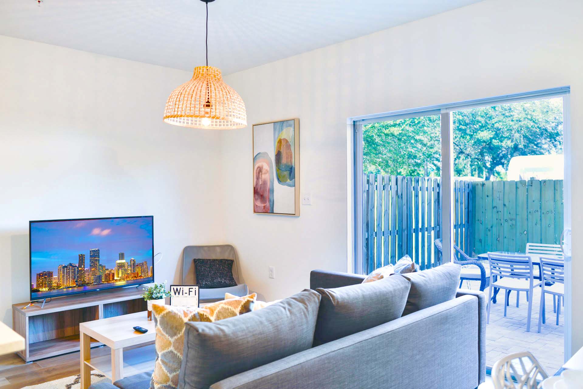 Spacious Townhouse With Private Patio And Bbq - Cozy Urban Retreat - The Bahamas
